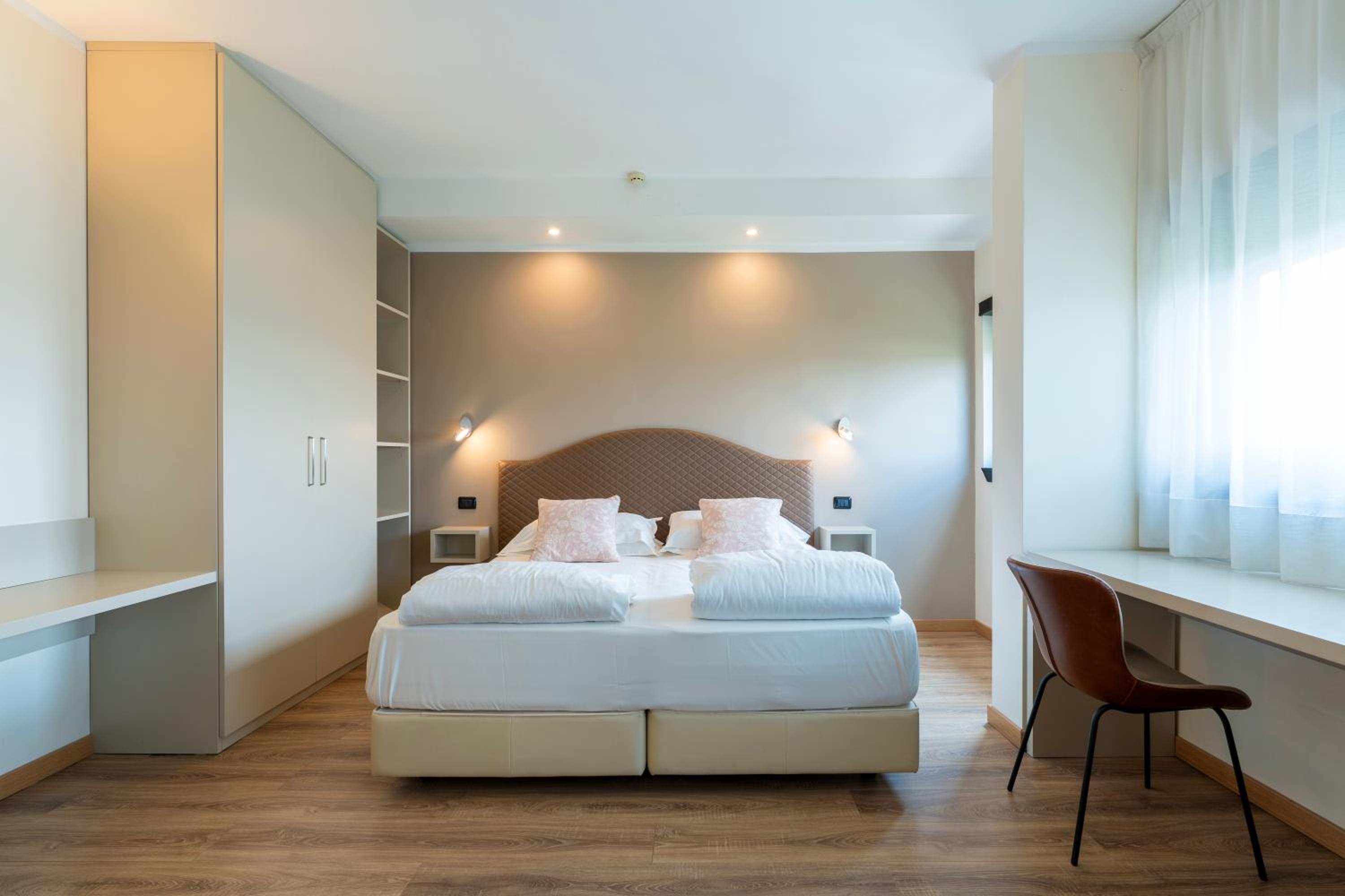 Superior Double or Twin Room - Photo 12