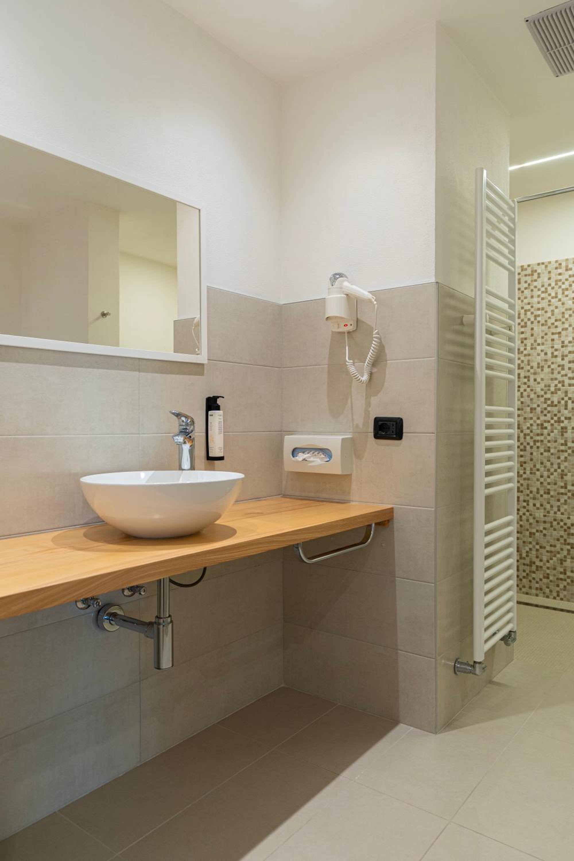 Superior Double or Twin Room - Photo 22