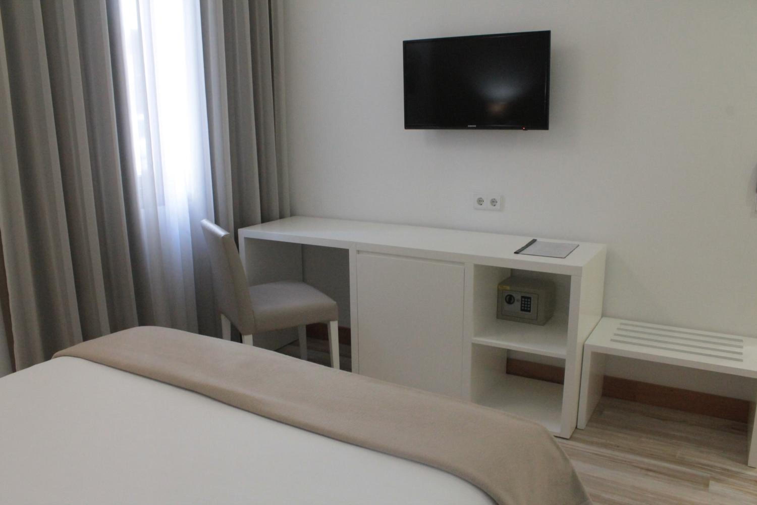 Double or Twin Room - Photo 20