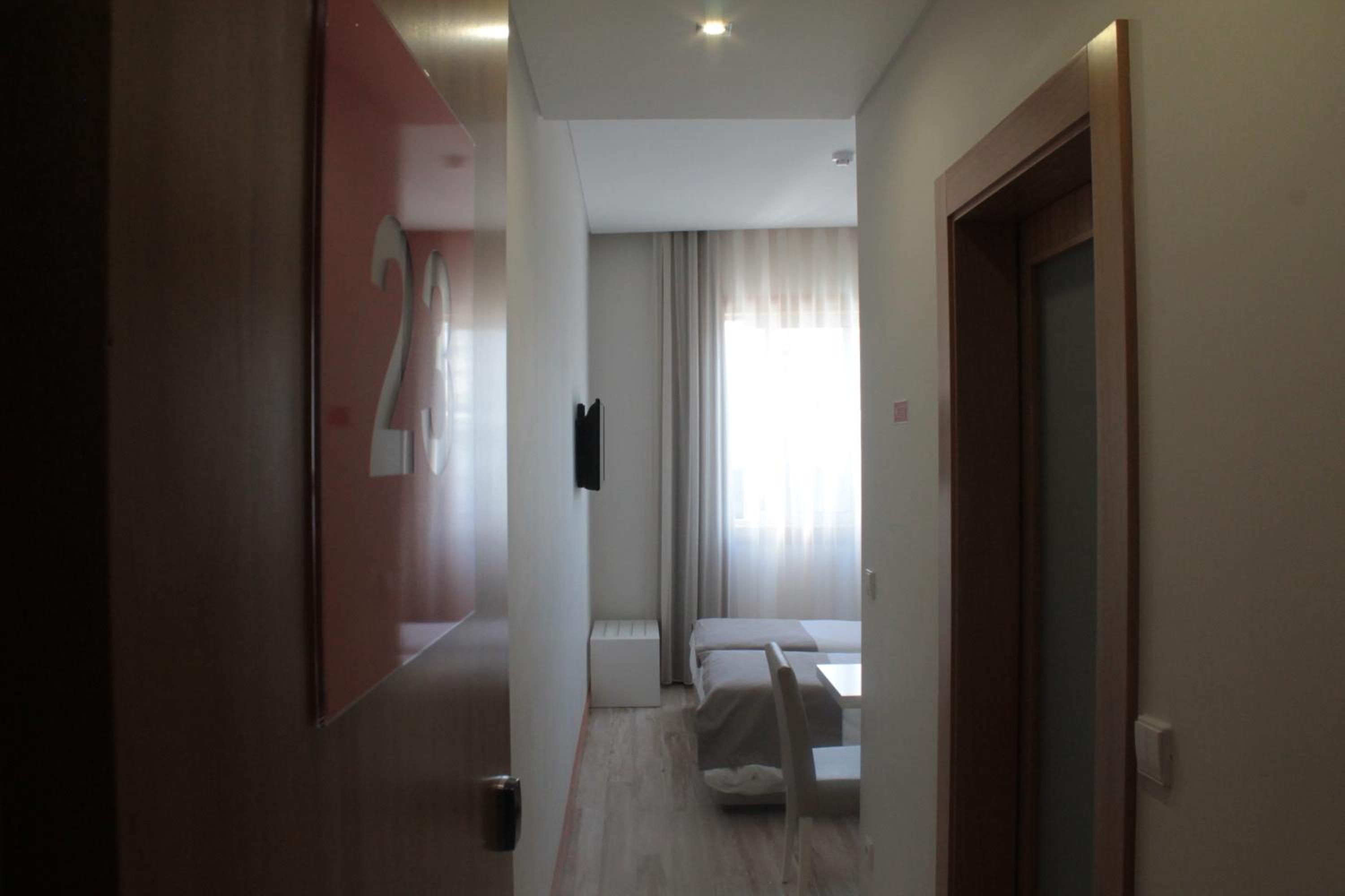 Double or Twin Room - Photo 19