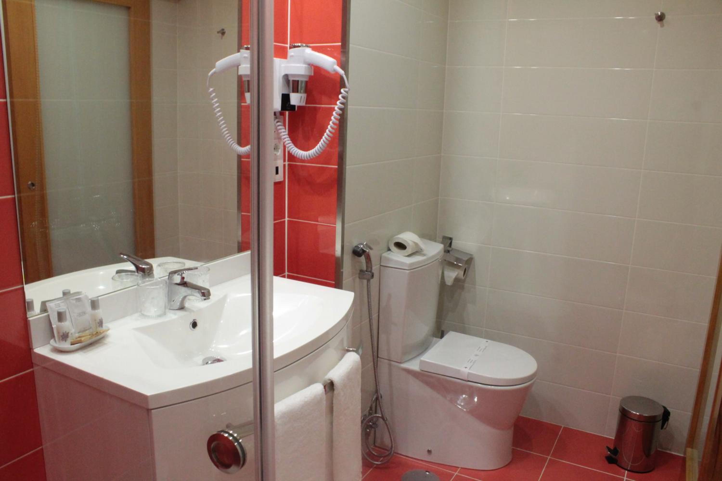 Double or Twin Room - Photo 9