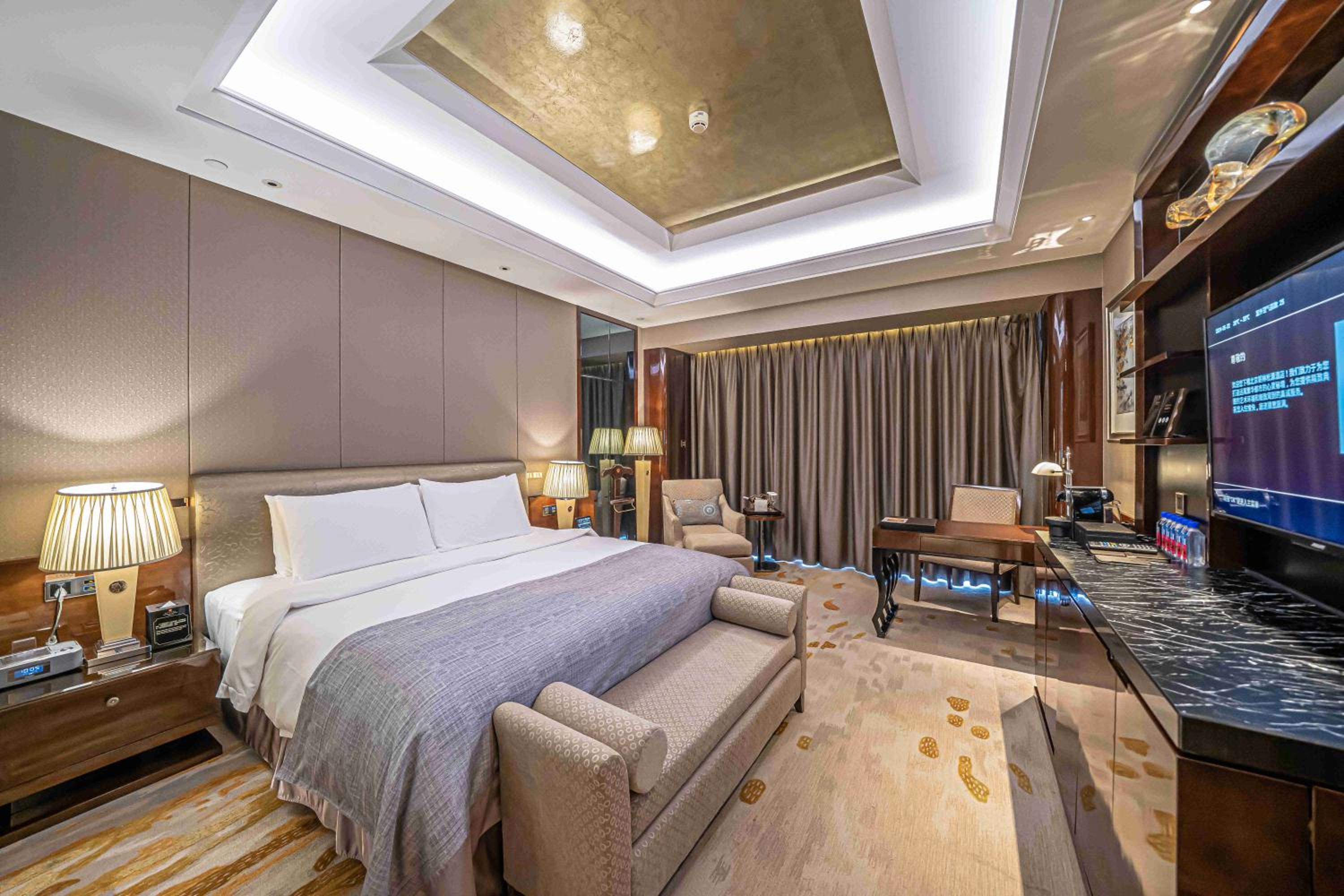 Business Queen Room