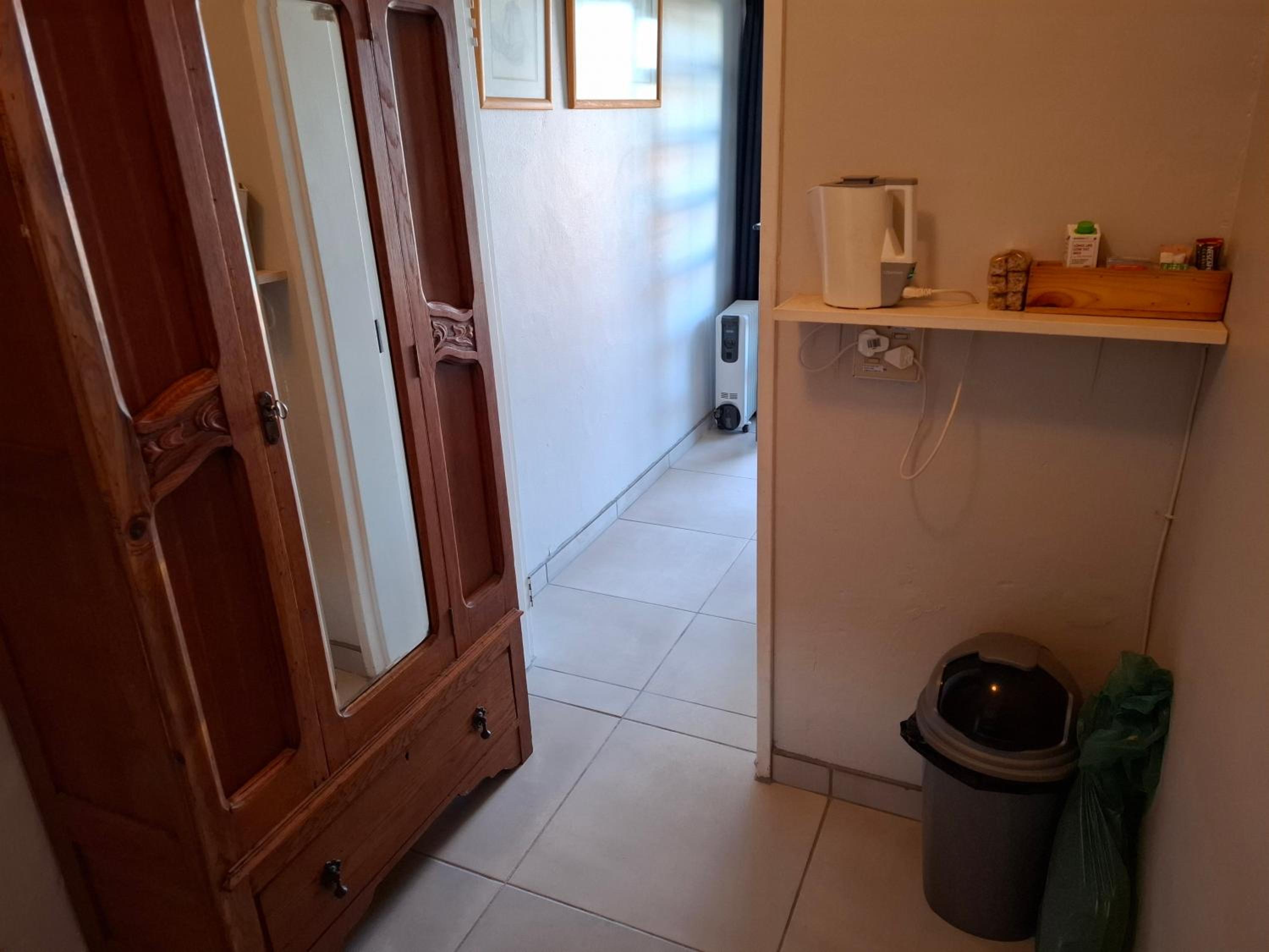 One-Bedroom Apartment - Photo 5