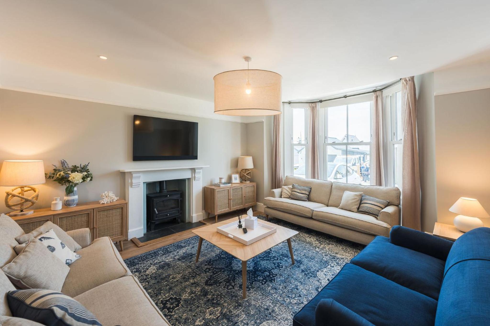 Seven-Bedroom House photo 1