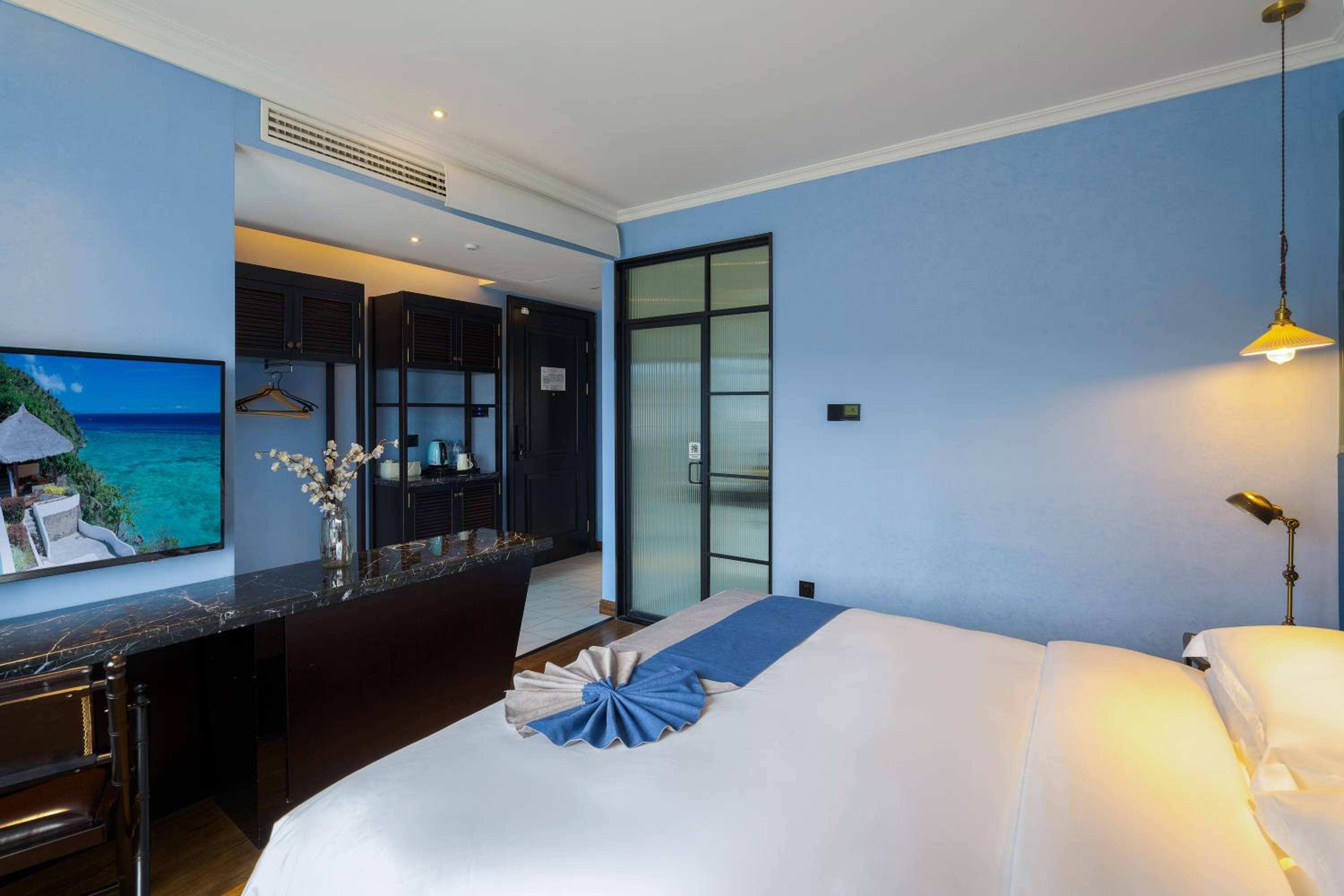 Deluxe Double Room with Shower photo 2