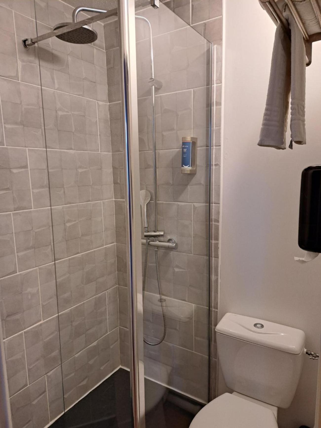 Twin Room - Photo 2