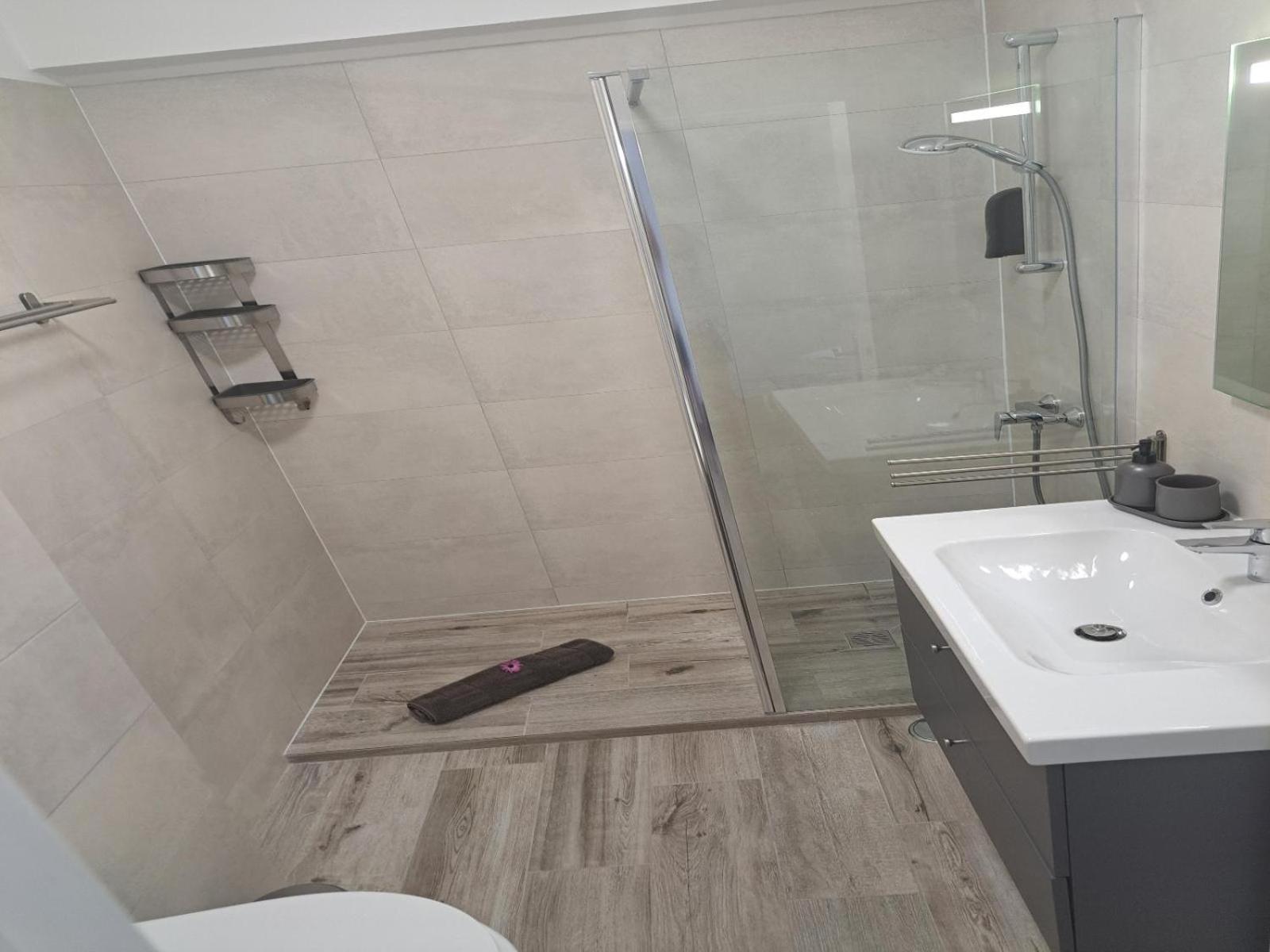 Comfort Queen Room photo 2