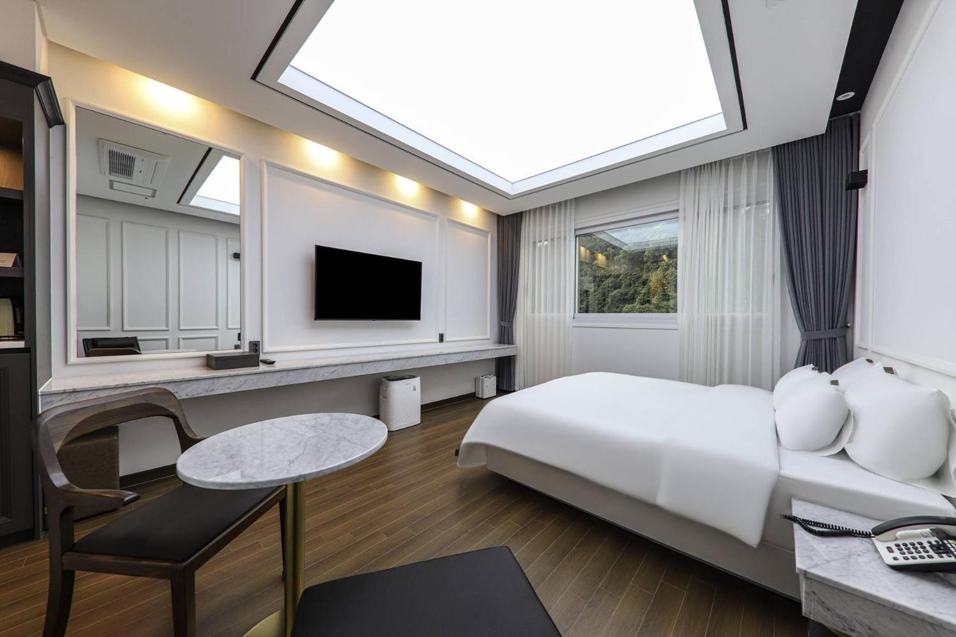 King Room with Mountain View - Photo 1