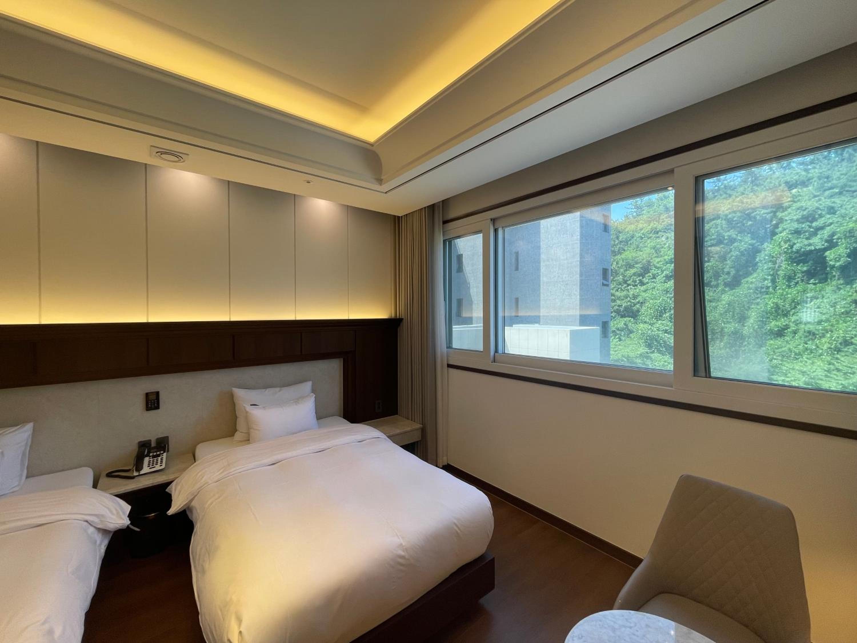Twin Room with Mountain View - Photo 6