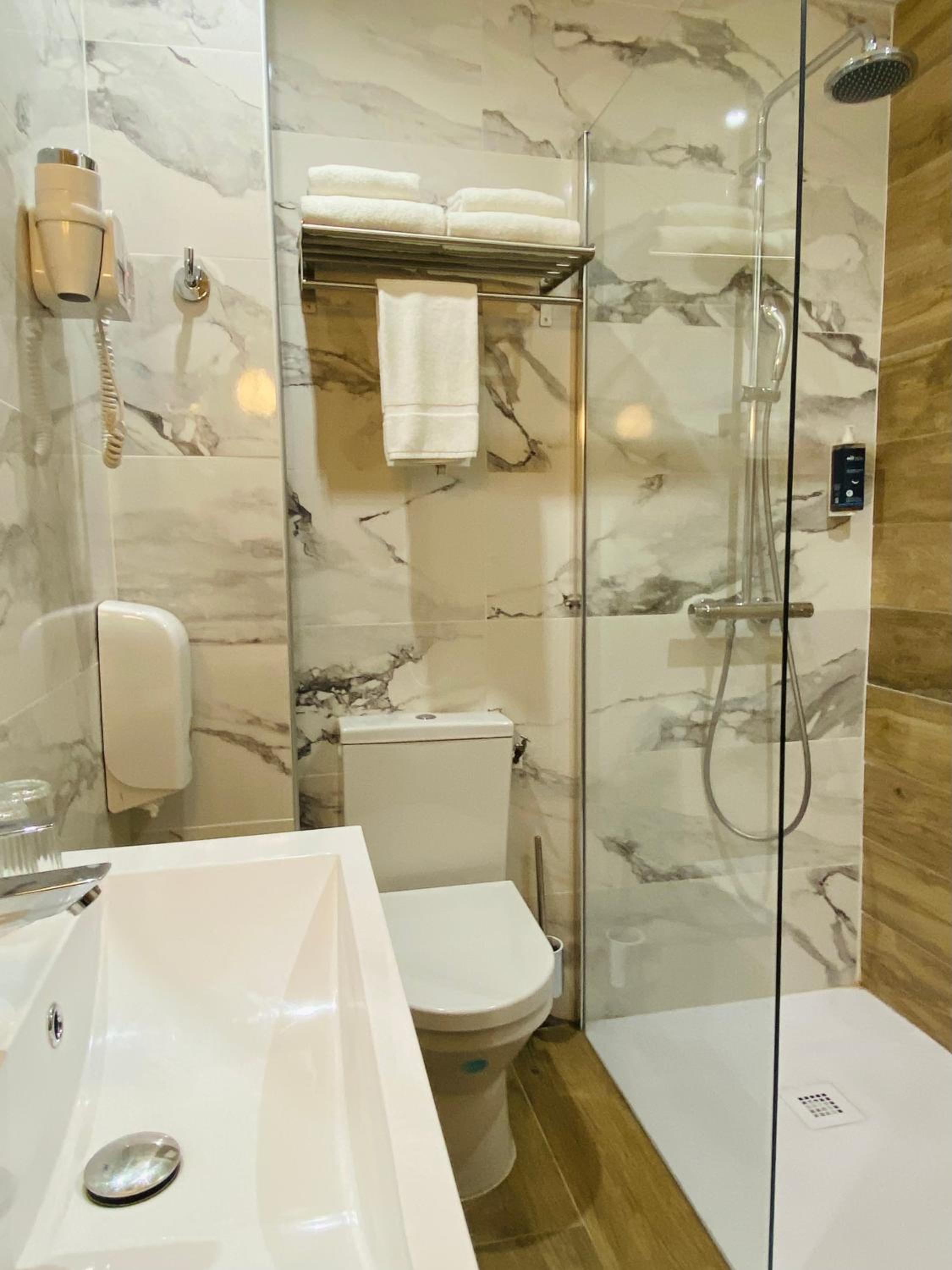 Club Double Room (17 m2) - Photo 4