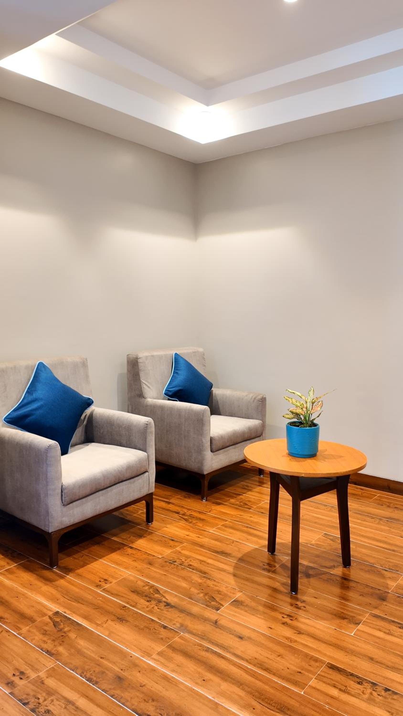 Junior Suite with 2 hours of Happy Hours on complimentary select beverages - Photo 6