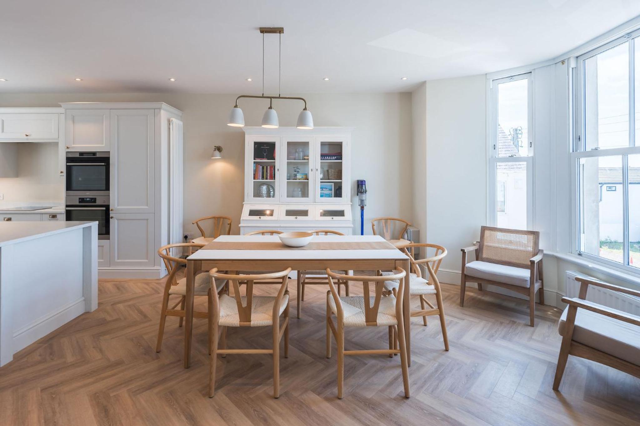 Seven-Bedroom House photo 2