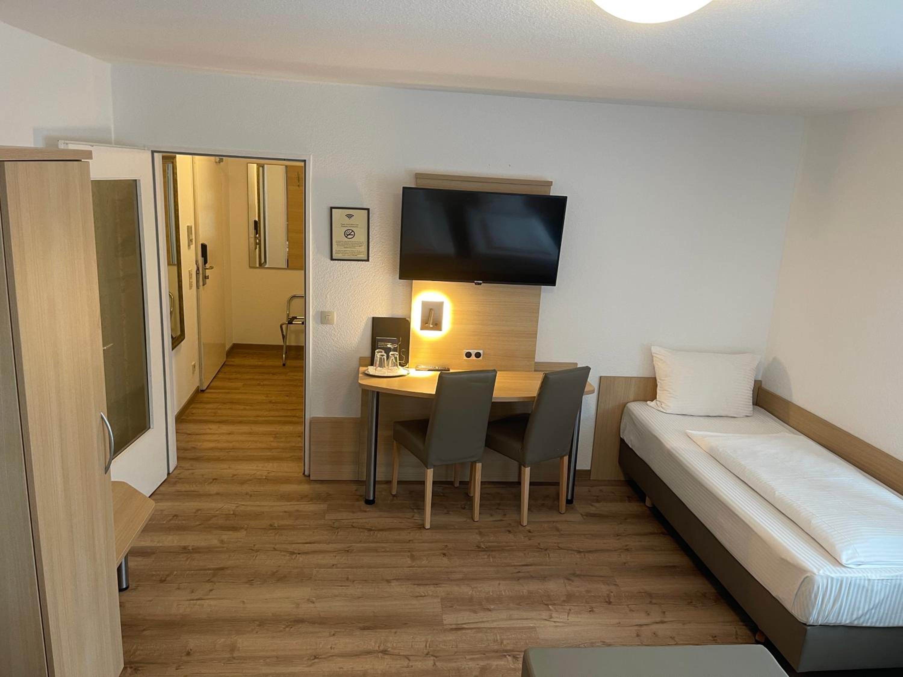Family Room - Photo 2