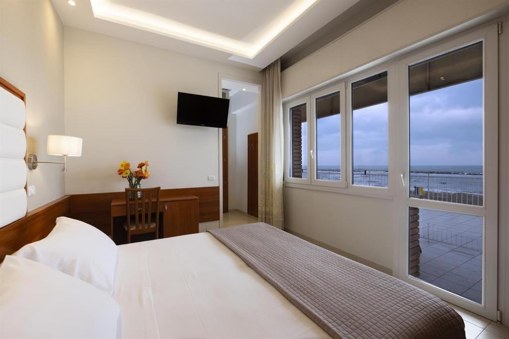 Deluxe Double Room with Balcony and Sea View