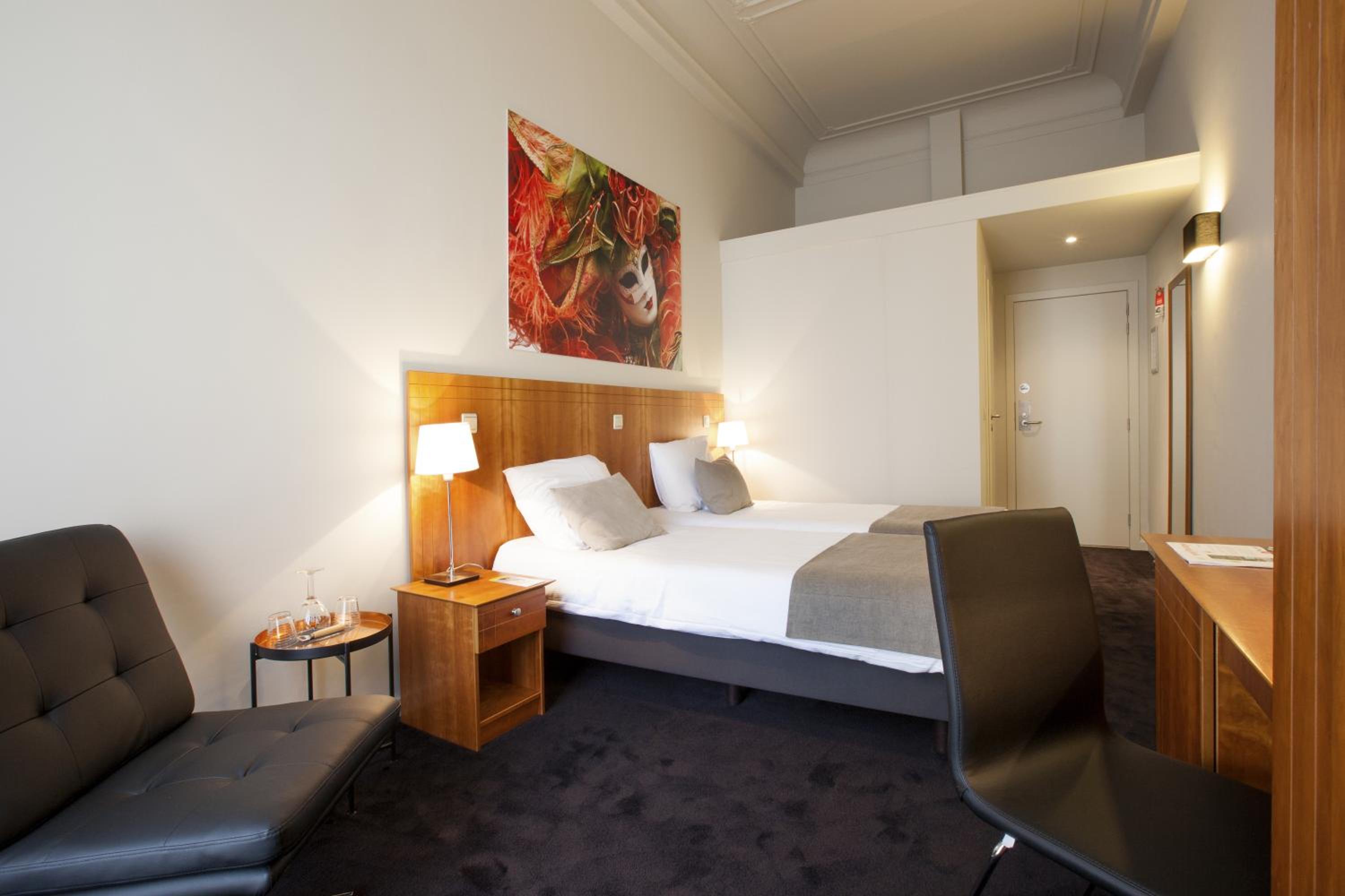 Standard Double or Twin Room with Shower - Photo 1