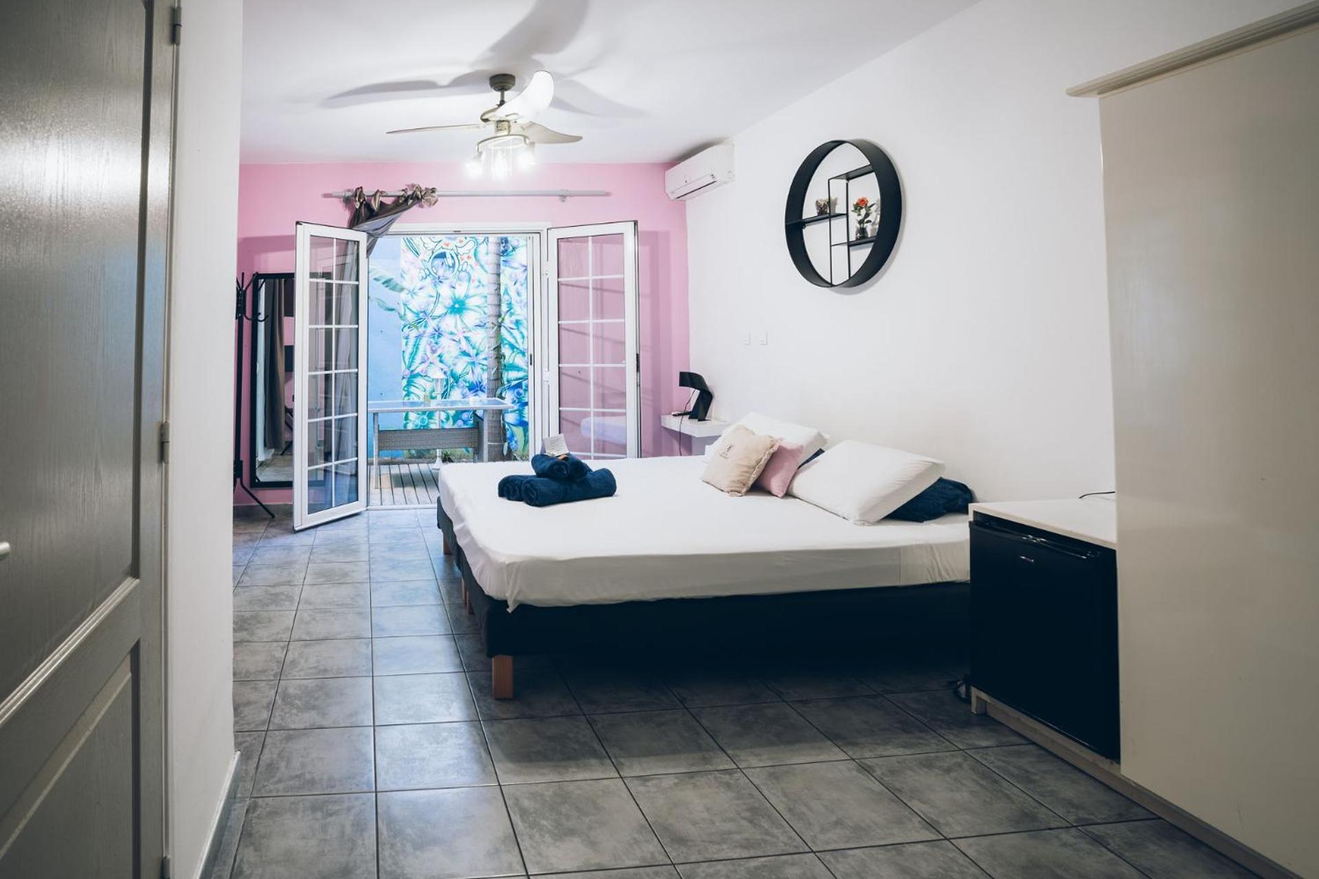 Superior King Room - Photo 7