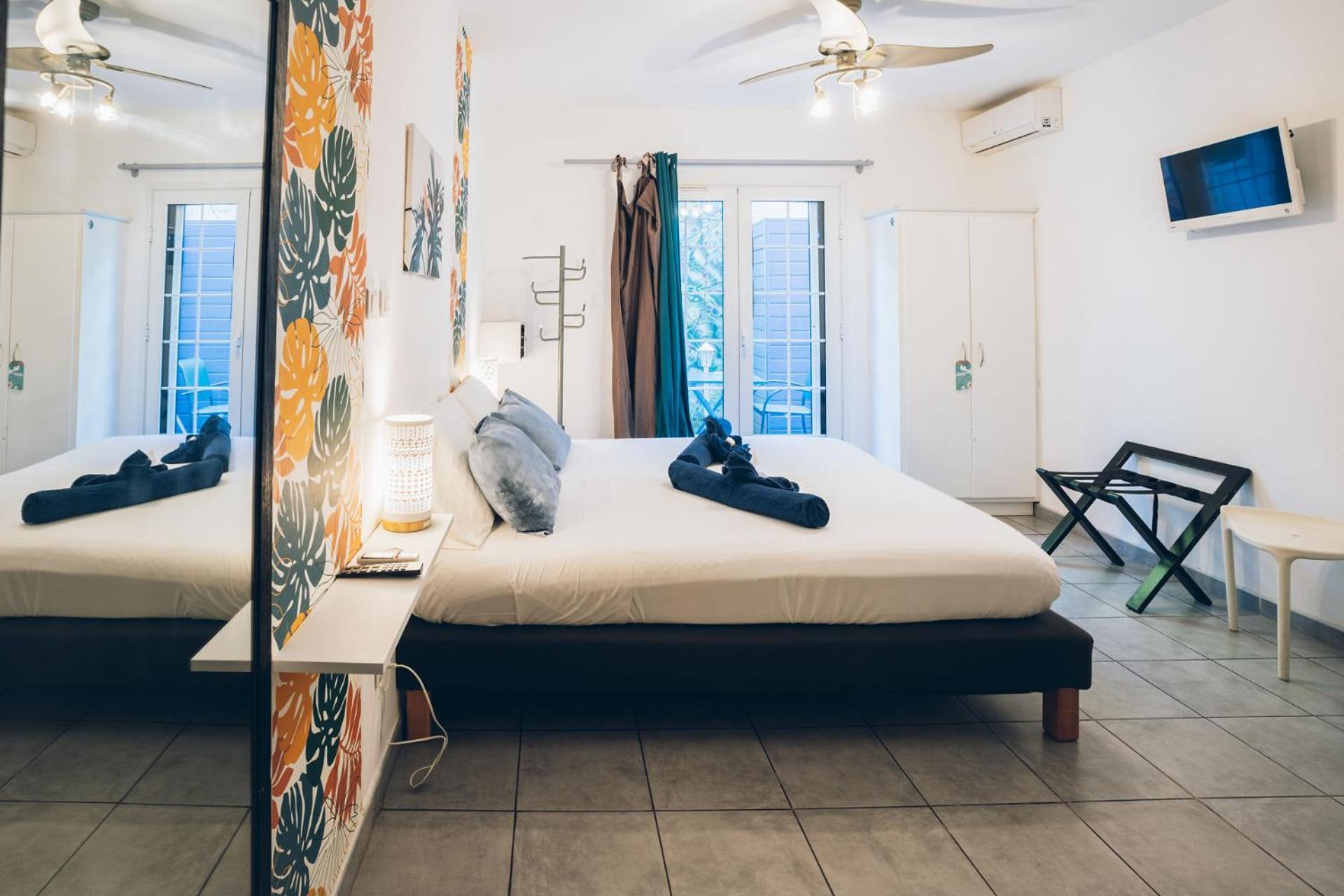 Double Room with Balcony - Photo 2