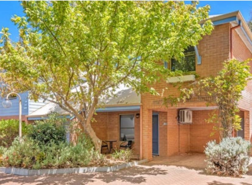 Three-Bedroom House photo 2