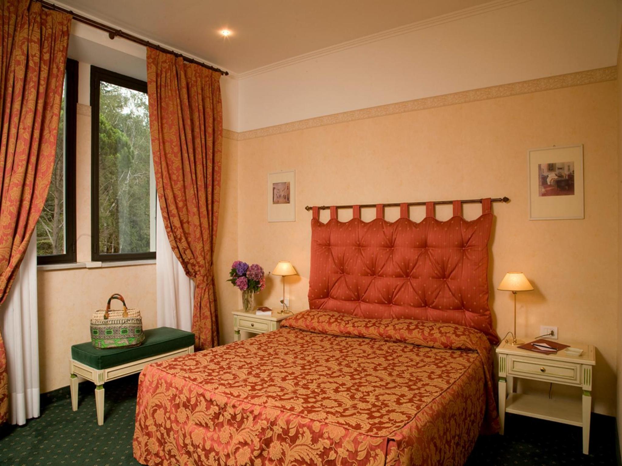 Standard Double Room With Partial Lake View