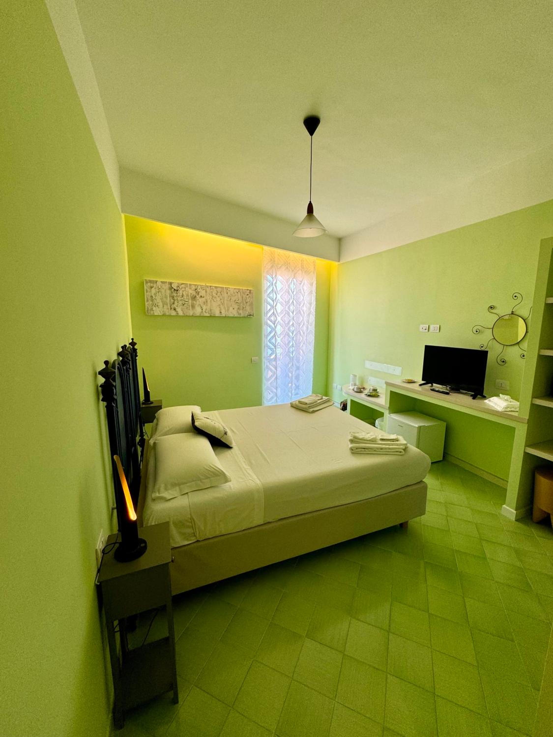 Deluxe Double Room with Balcony and Sea View