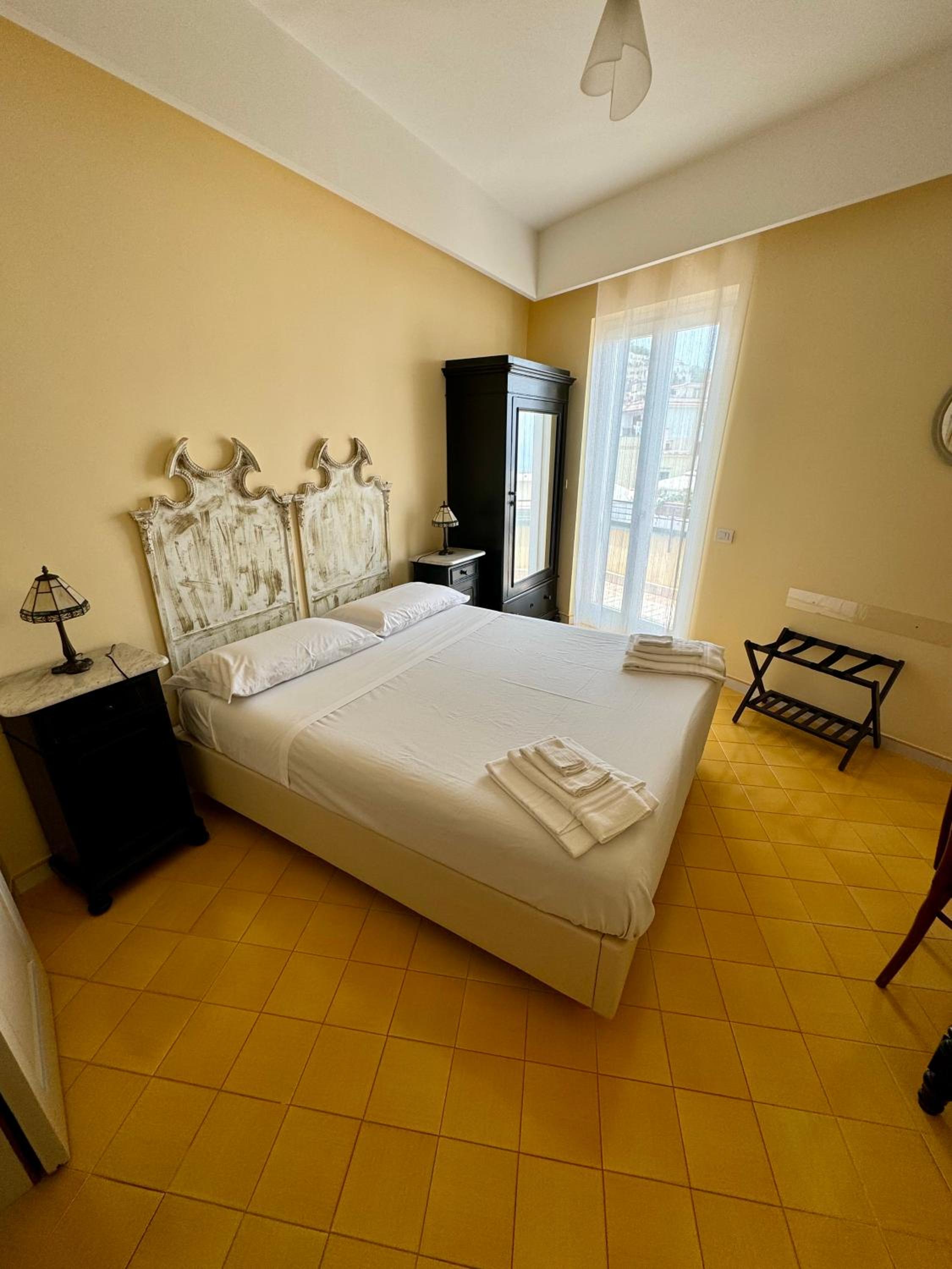 Deluxe Double Room with Balcony and Sea View