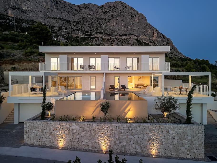 Villa photo 2