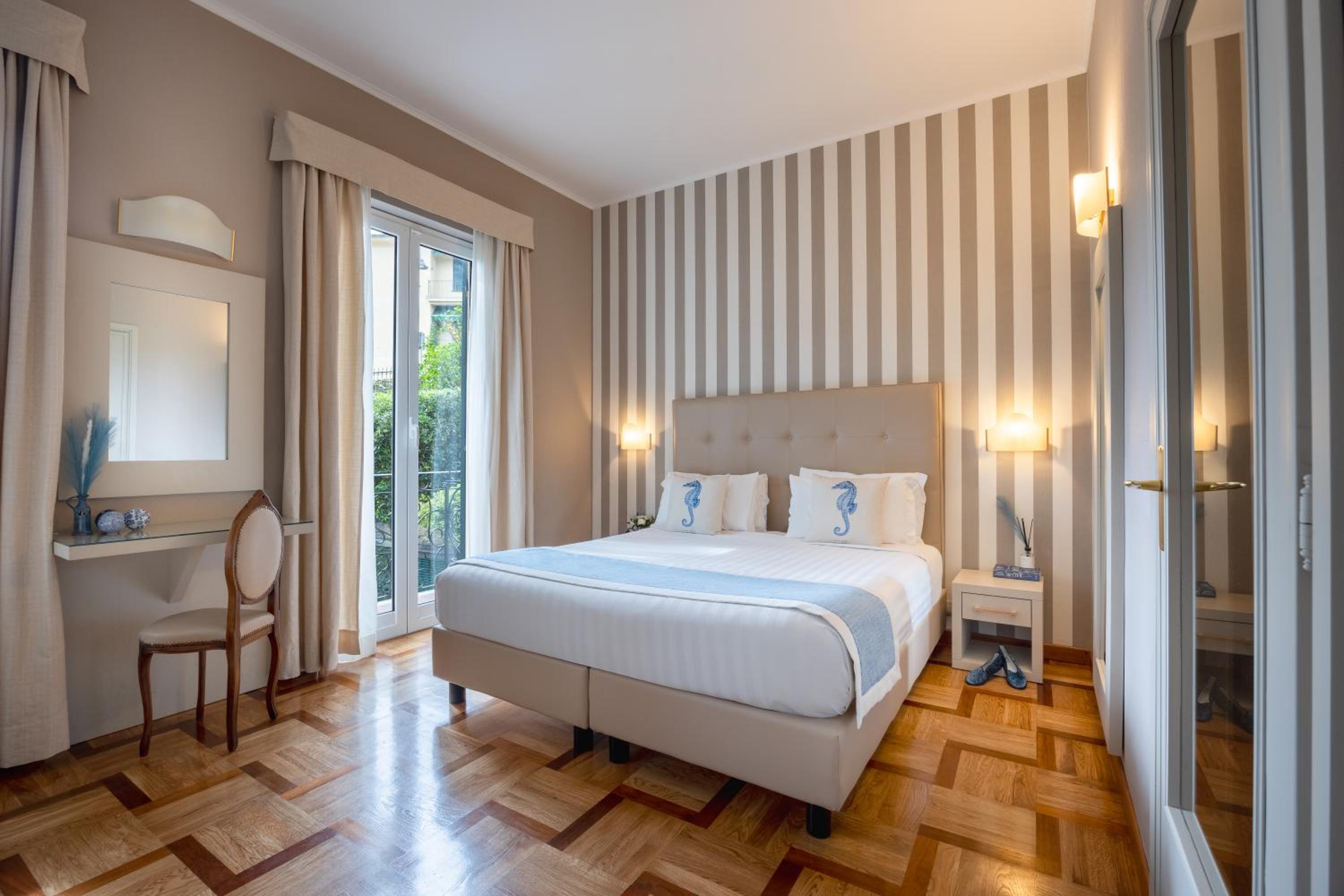 Double or Twin Room with Beach Access photo 3