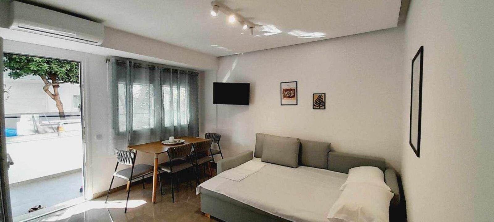 One-Bedroom Apartment photo 3