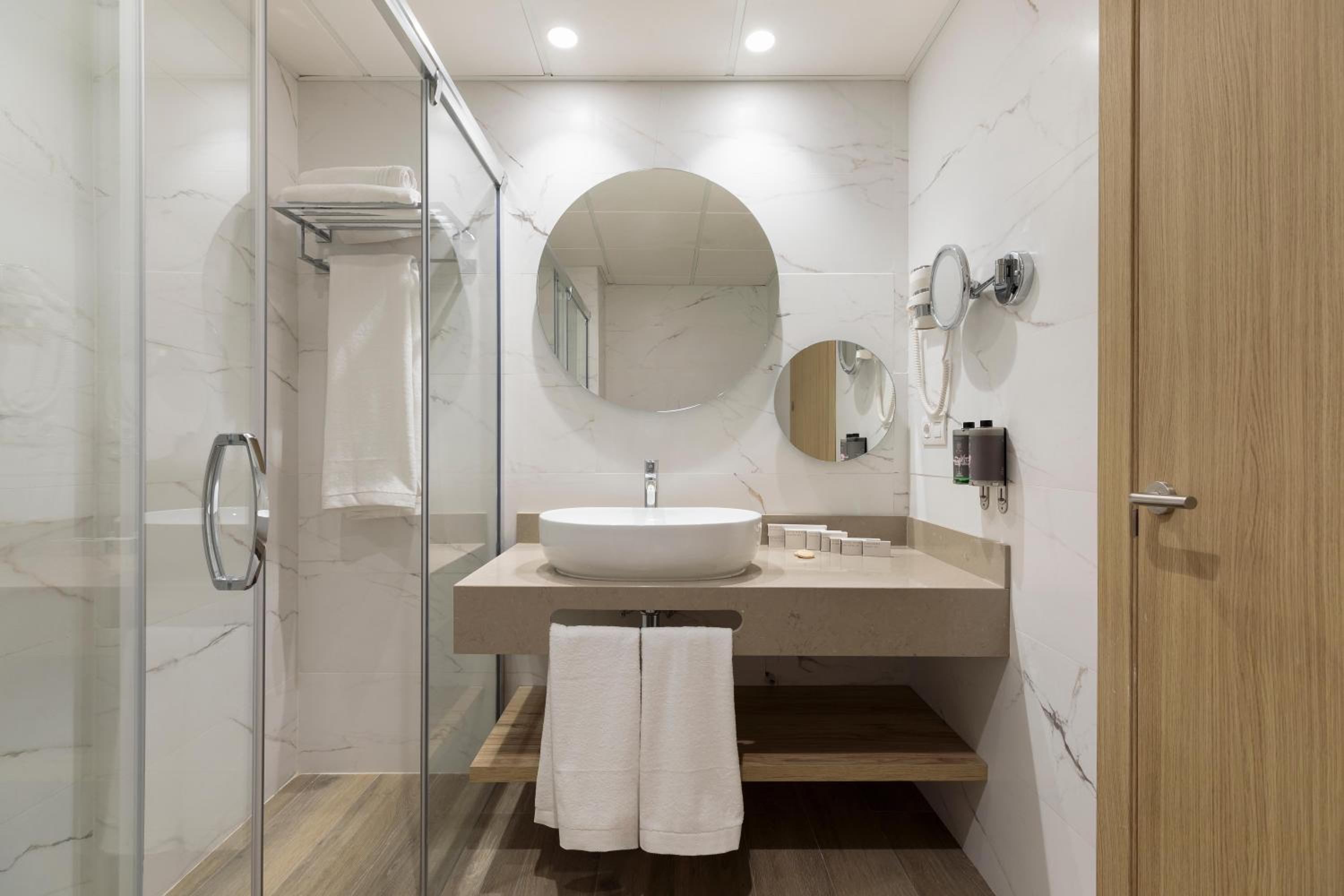Habitación Doble Deluxe (2 Adultos + 1 Niño) Habitación Doble Deluxe (2 Adultos + 1 Niño)