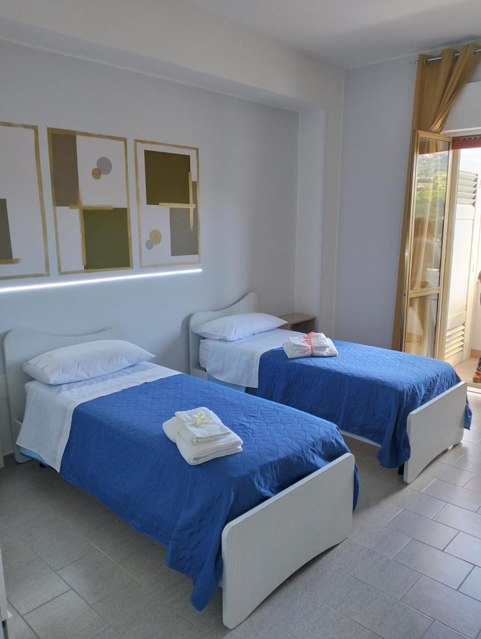 Twin Room with Balcony photo 3