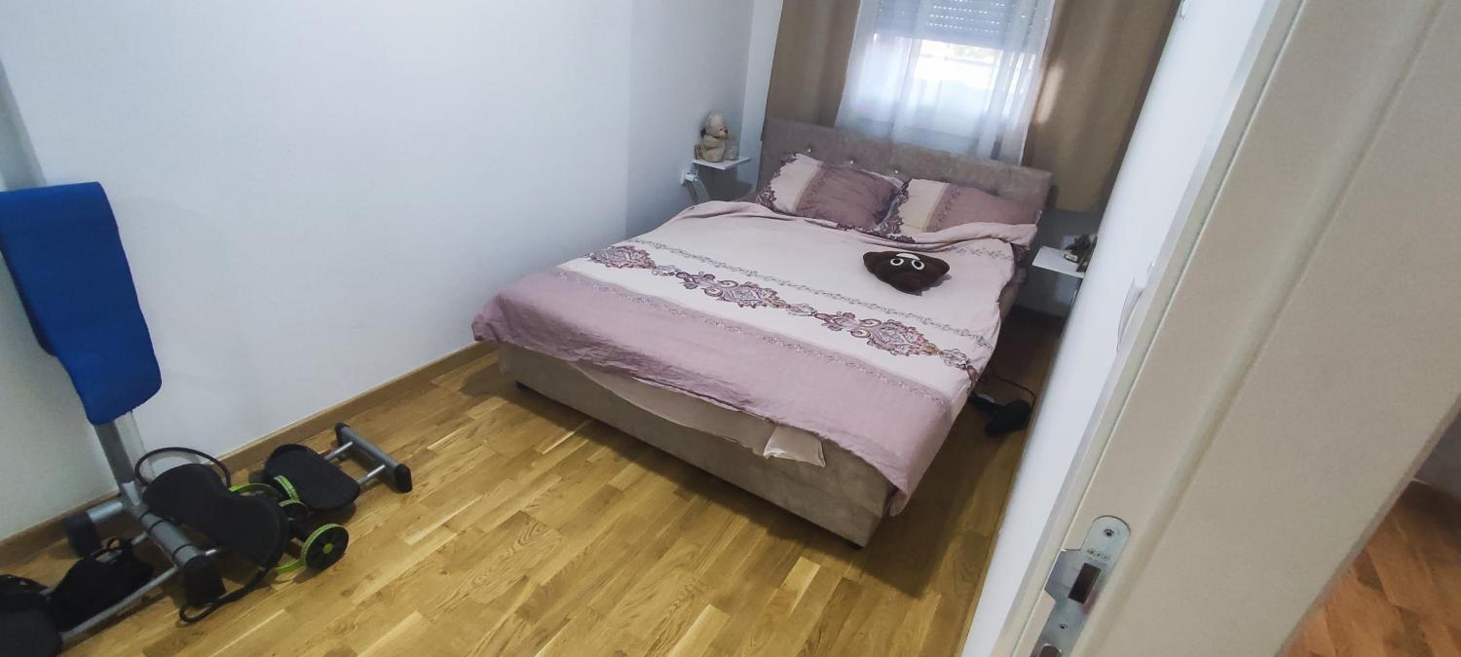 One-Bedroom Apartment photo 2