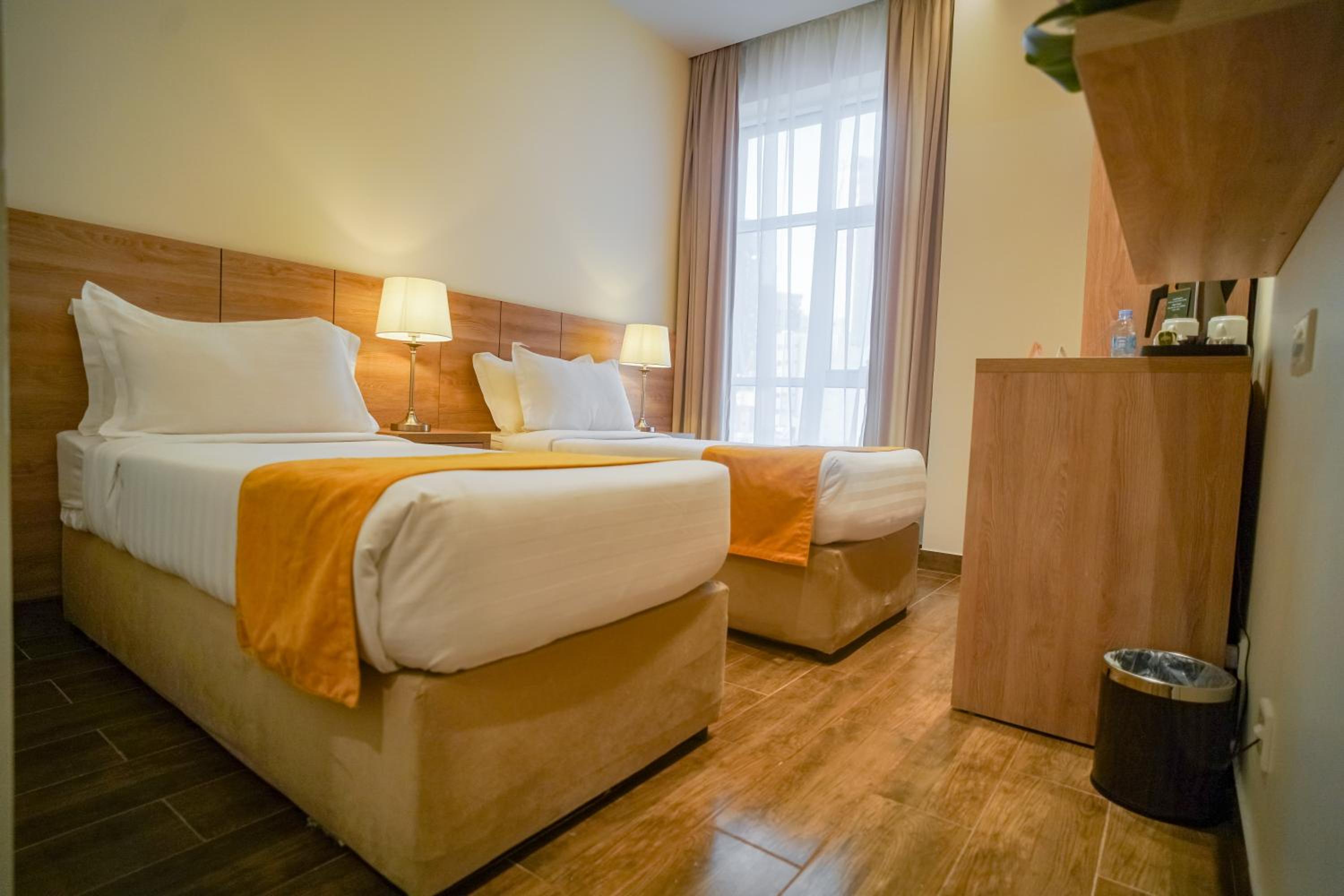 Twin Room - Photo 8