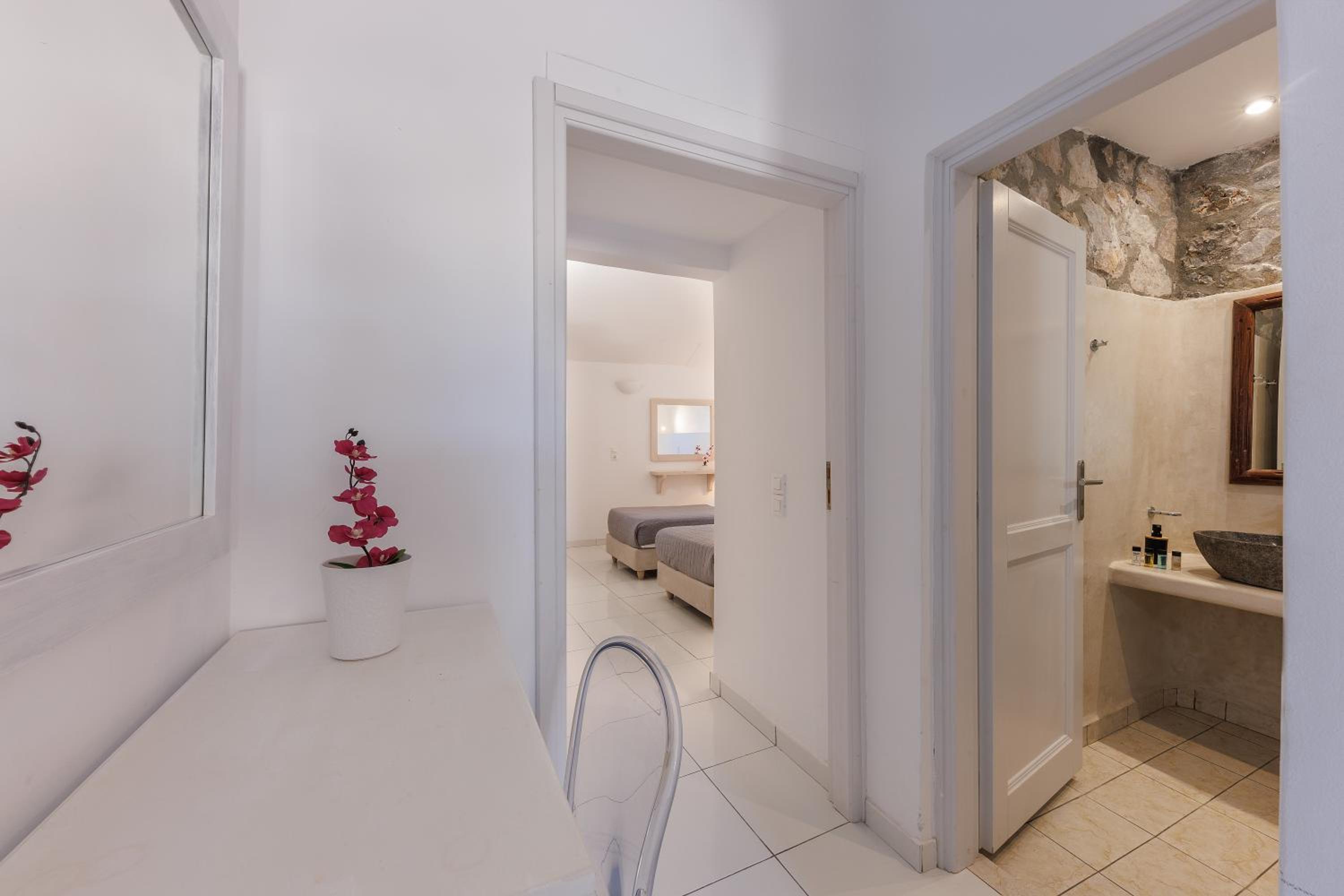 Standard Sea View Suite - Photo 1