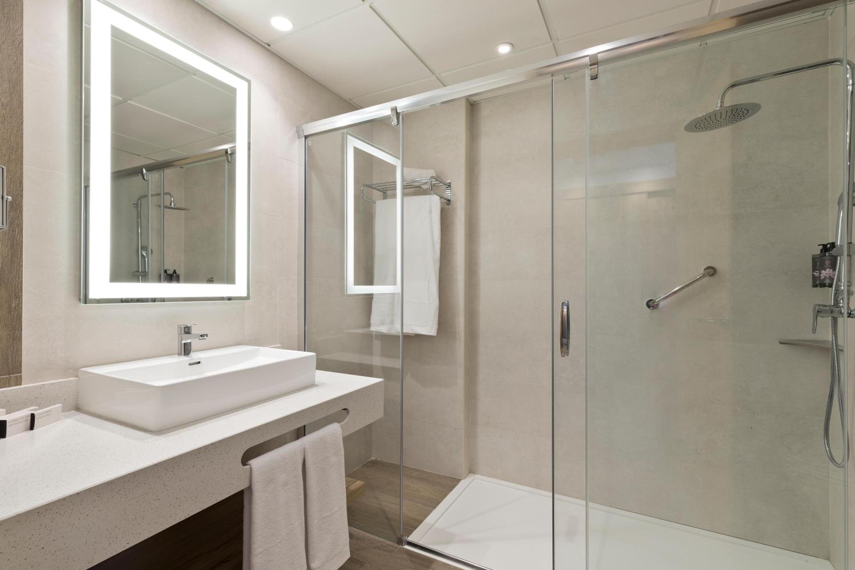 Standard Double Room (2 Adults) - Photo 8