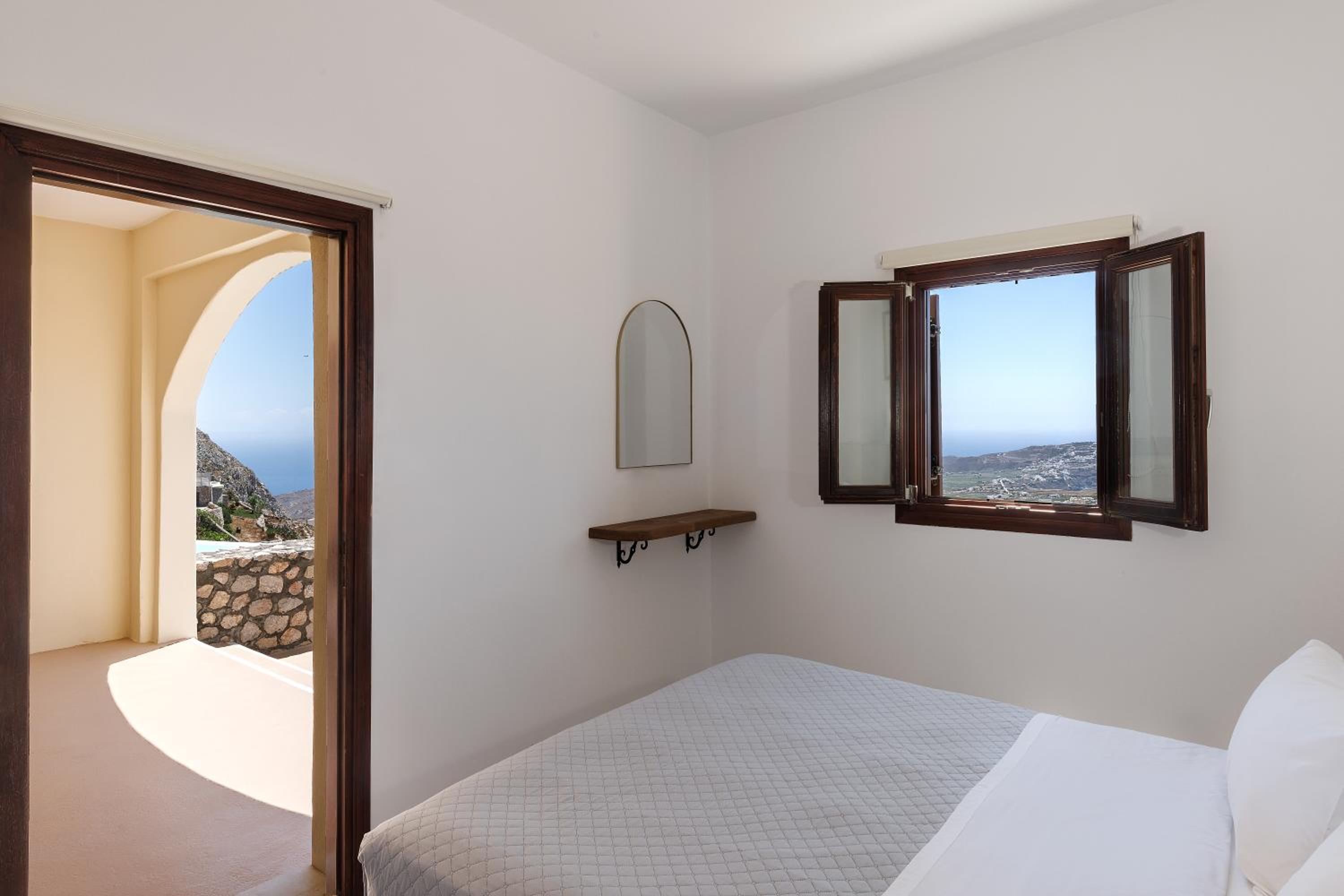 Standard Sea View Suite - Photo 3