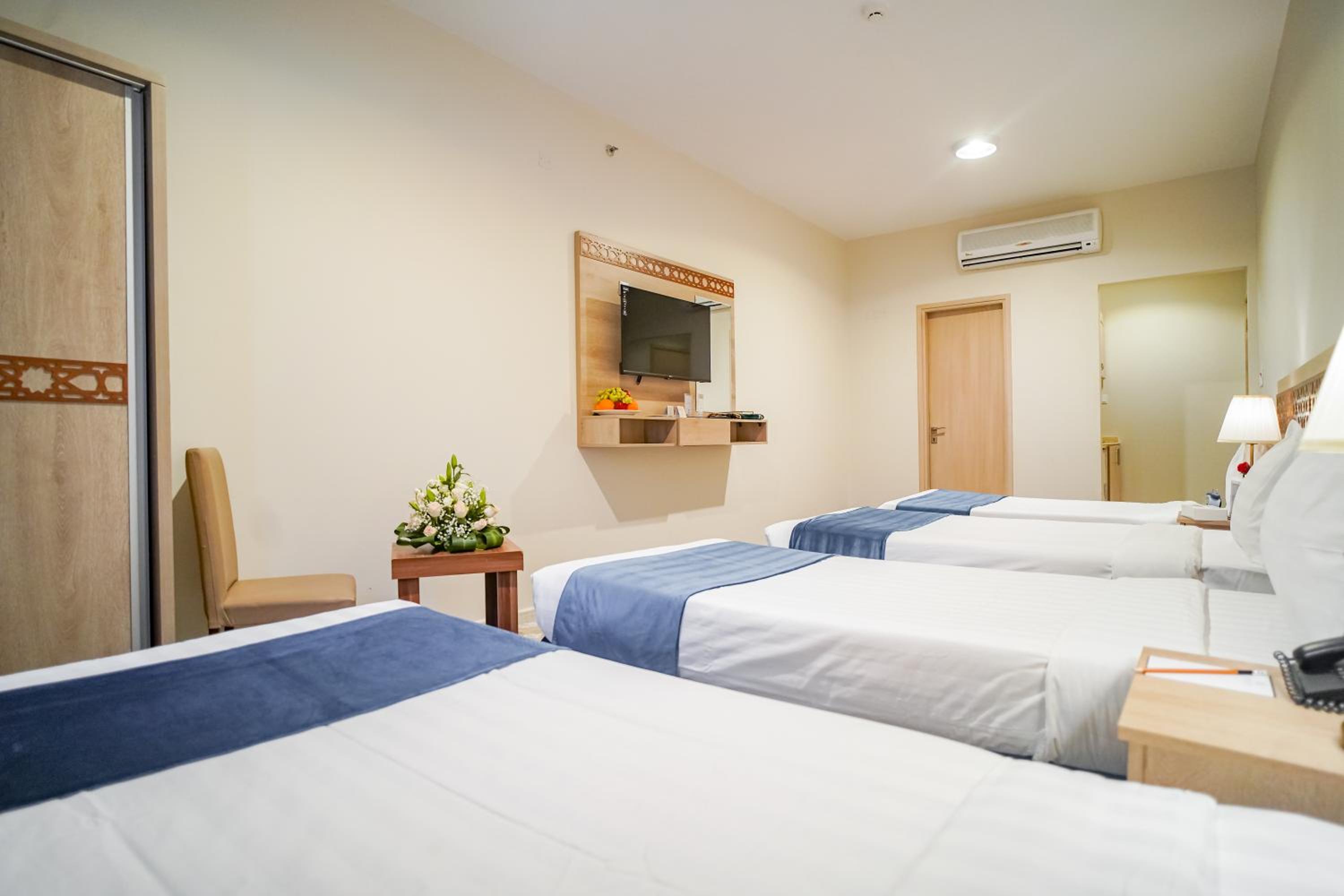 Quadruple Room - Photo 5