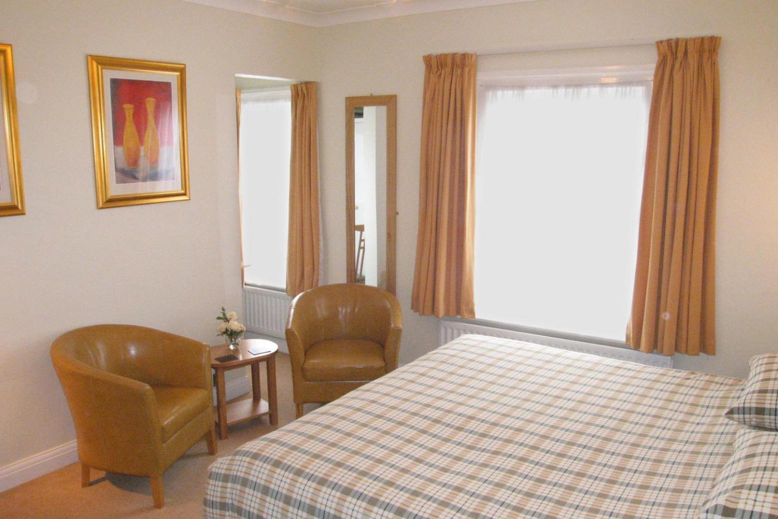 Double or Twin Room with Private Bathroom photo 2