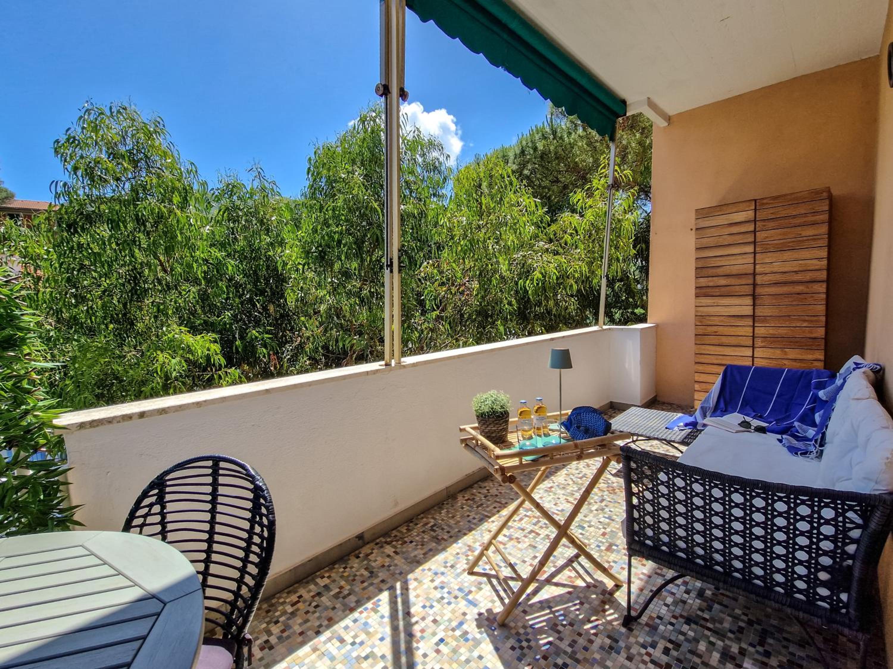Apartment with Terrace photo 2