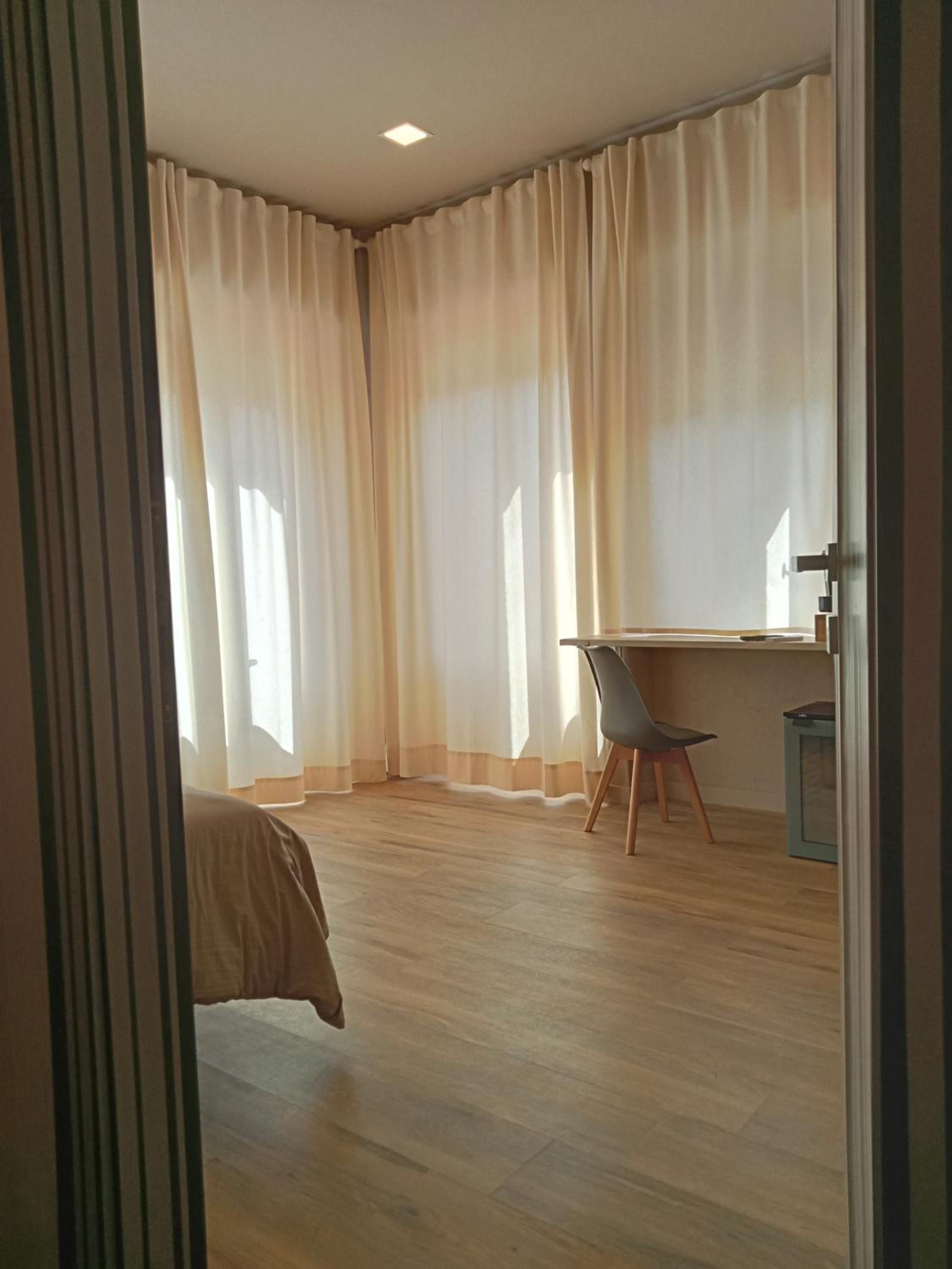 Deluxe Double Room with Balcony photo 3