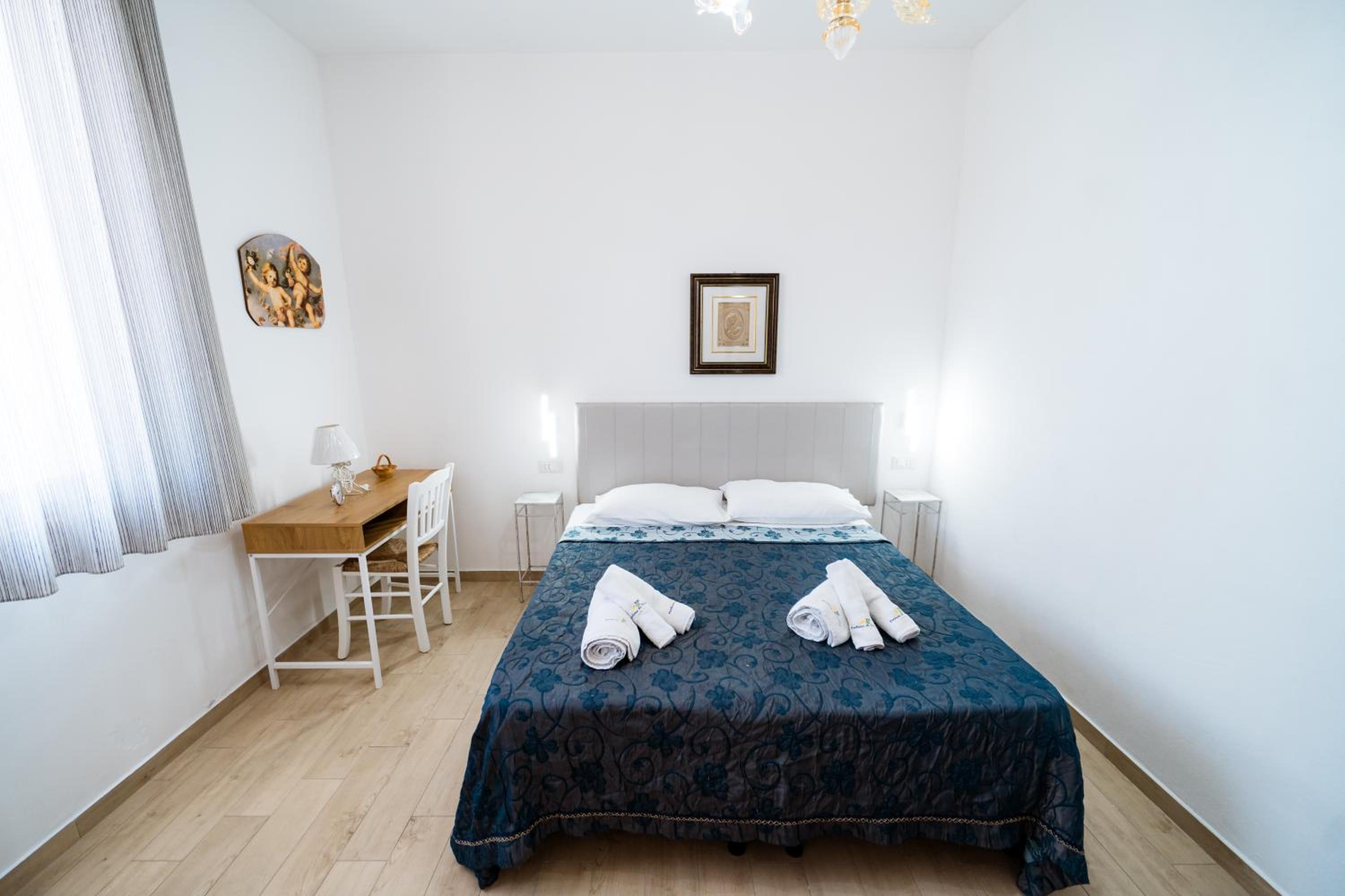 Deluxe Double Room with Shower - Photo 1