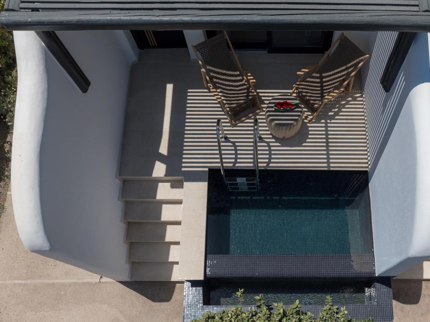 Superior Maisonette Plunge Pool  photo 3