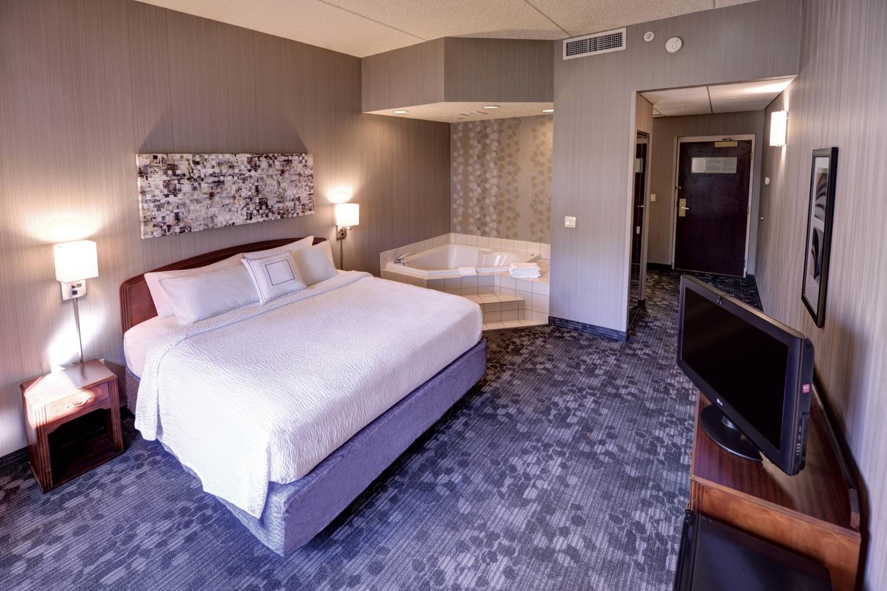 Larger Guest Room, 1 King, Courtyard View, Ground Floor