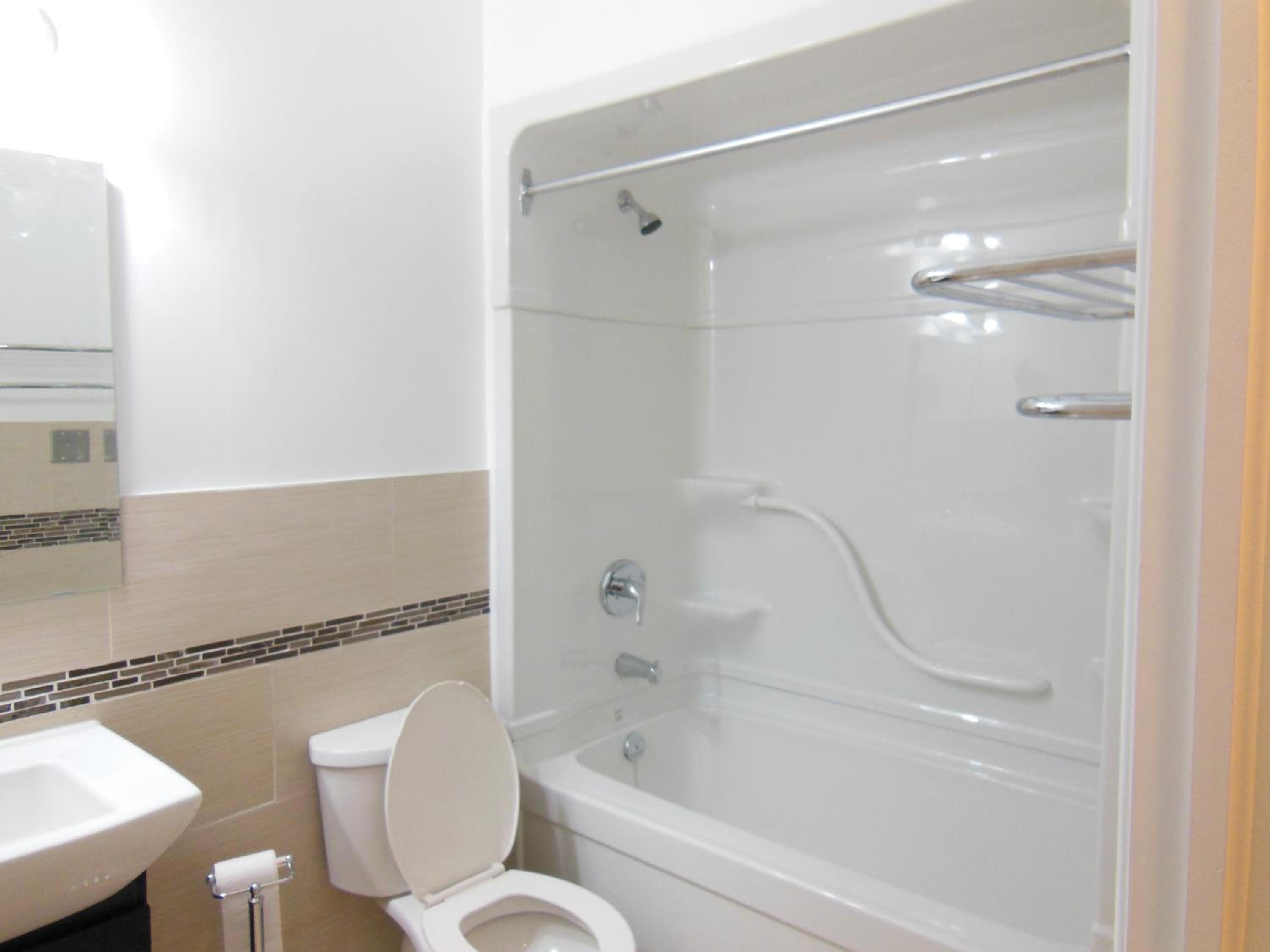 King Room - Non-Smoking - Photo 3