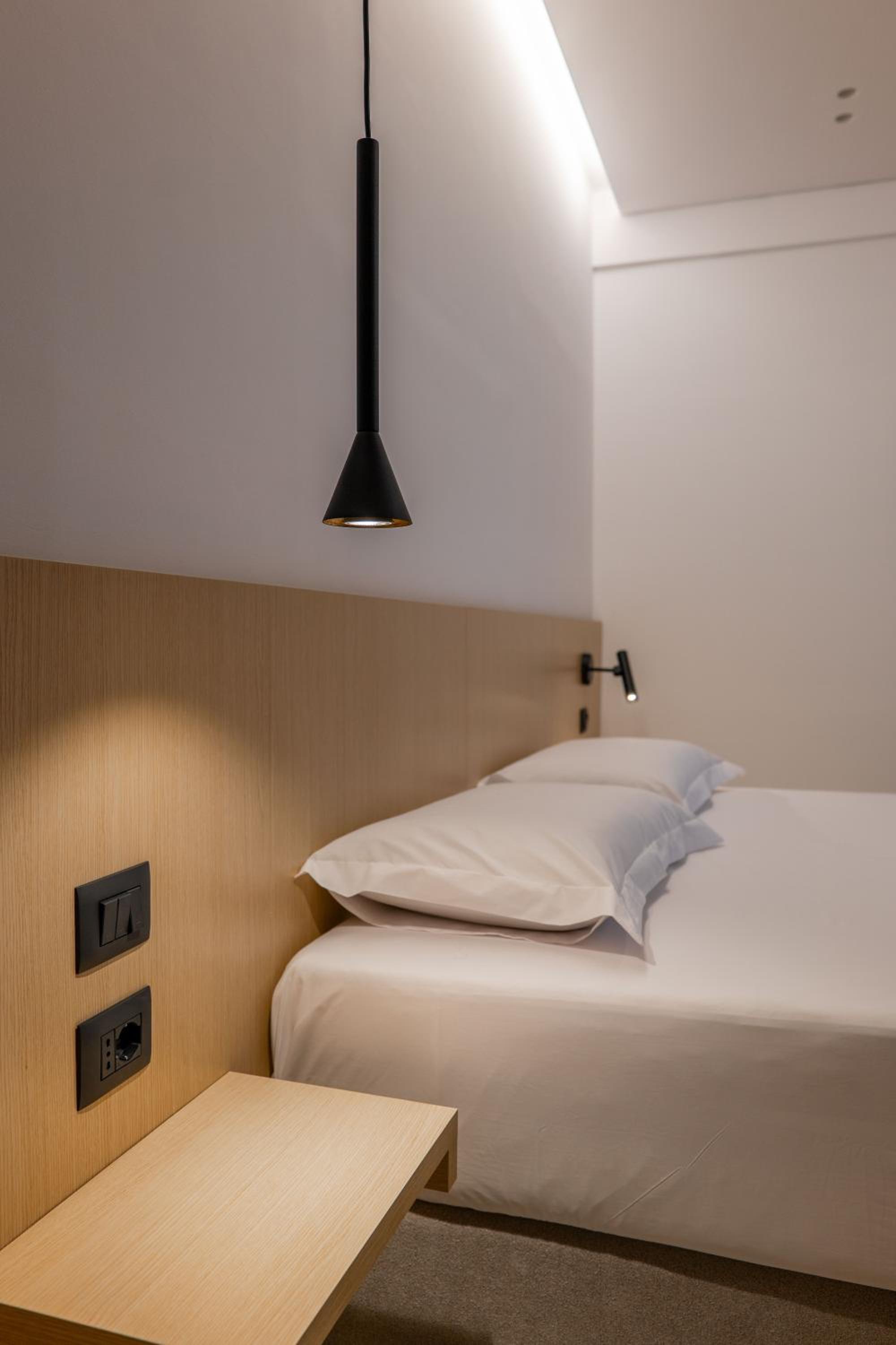 Deluxe Double Room with Side Sea View photo 3