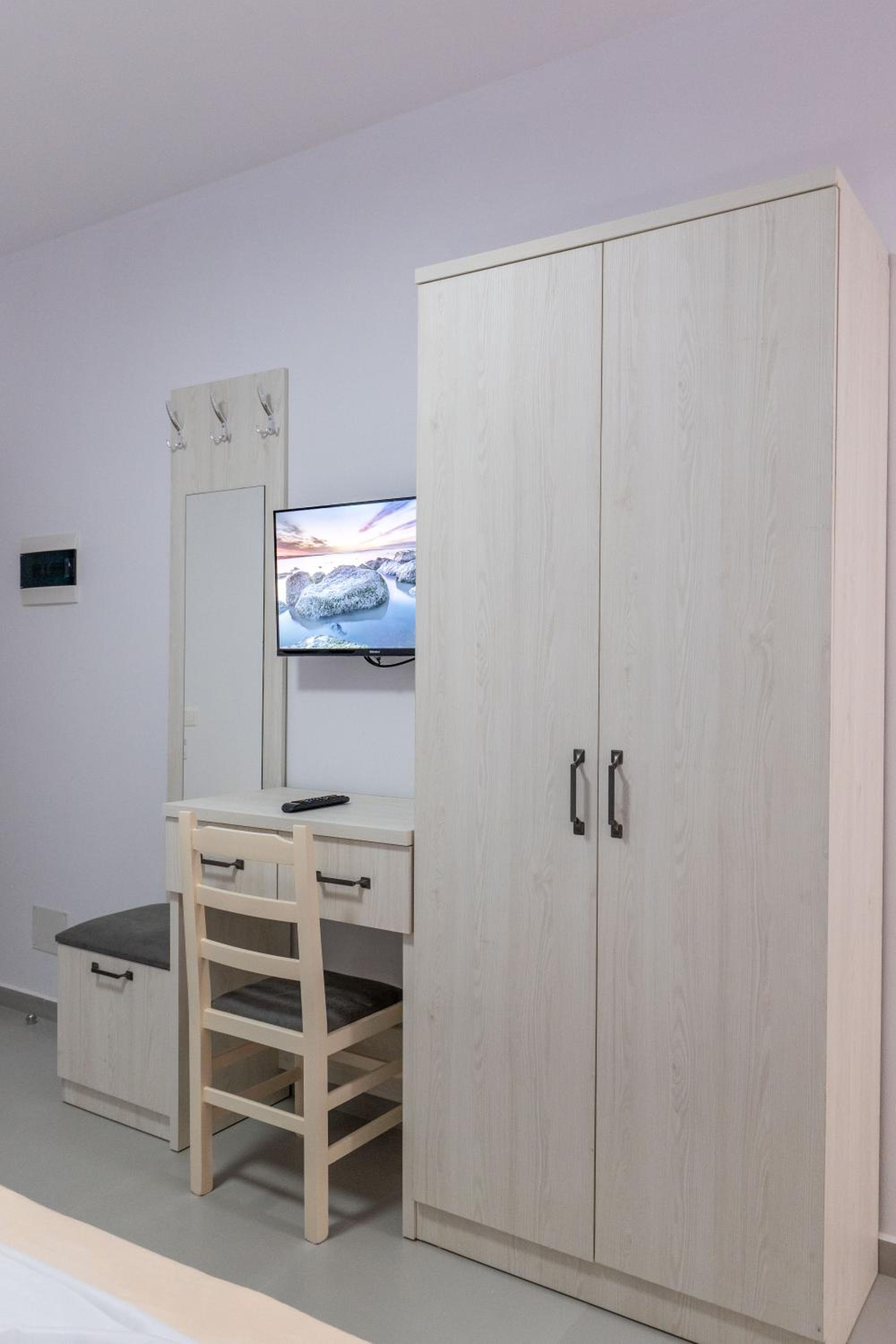 One-Bedroom Apartment photo 2