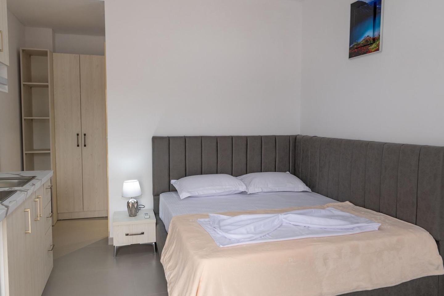 One-Bedroom Apartment photo 2