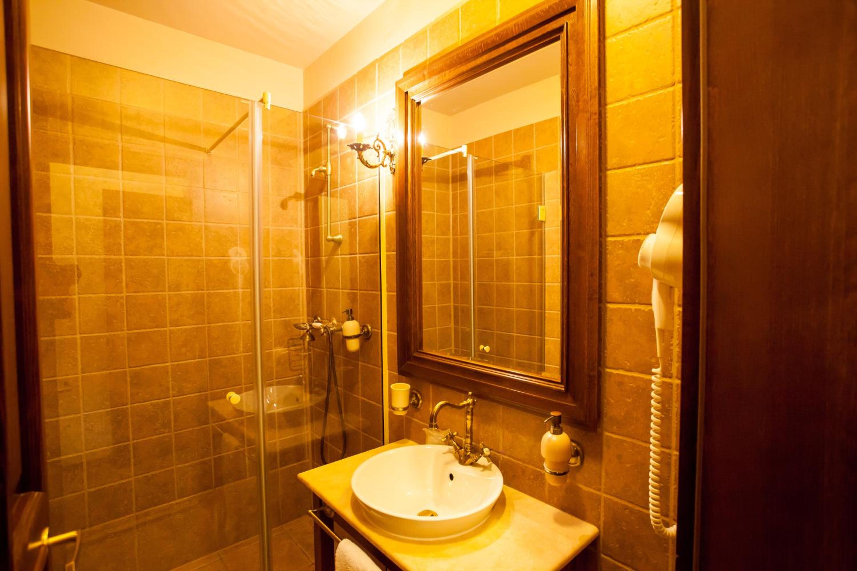 Single Room - Photo 2