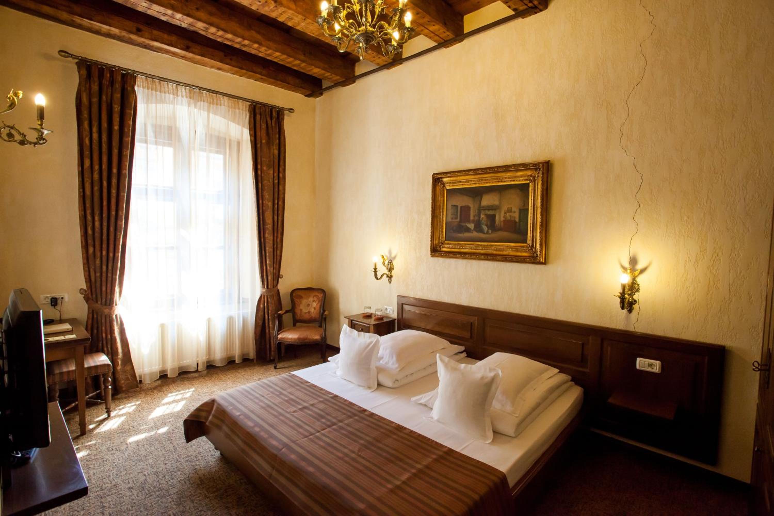 Double Room - Photo 2