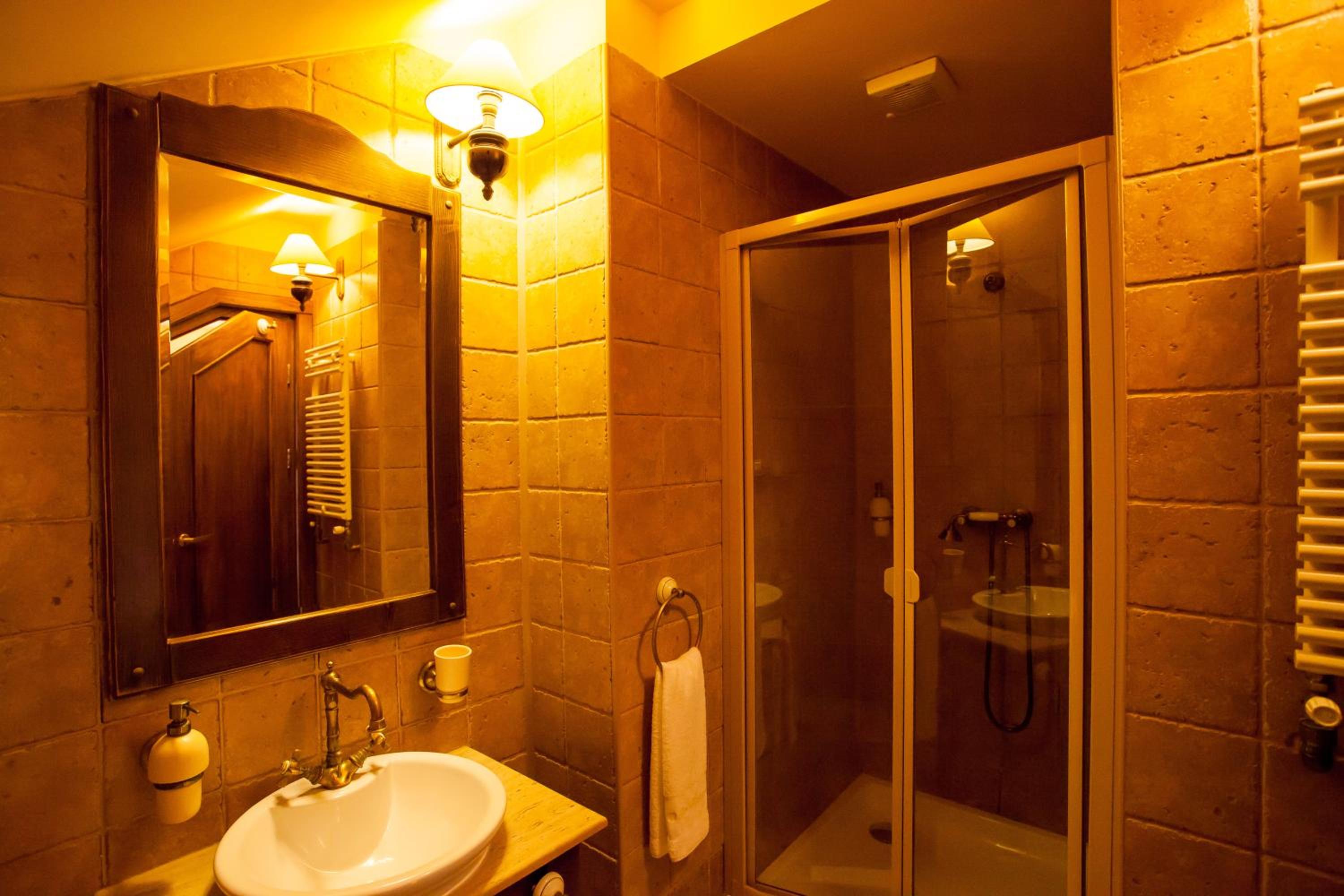 Double Room - Photo 5