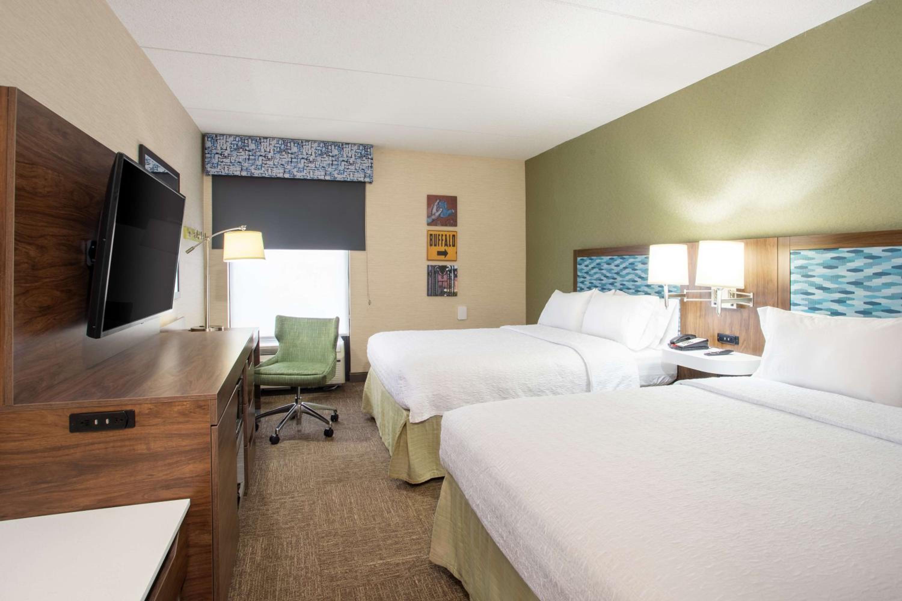 Room with Two Queen Beds - Non-Smoking - Photo 2